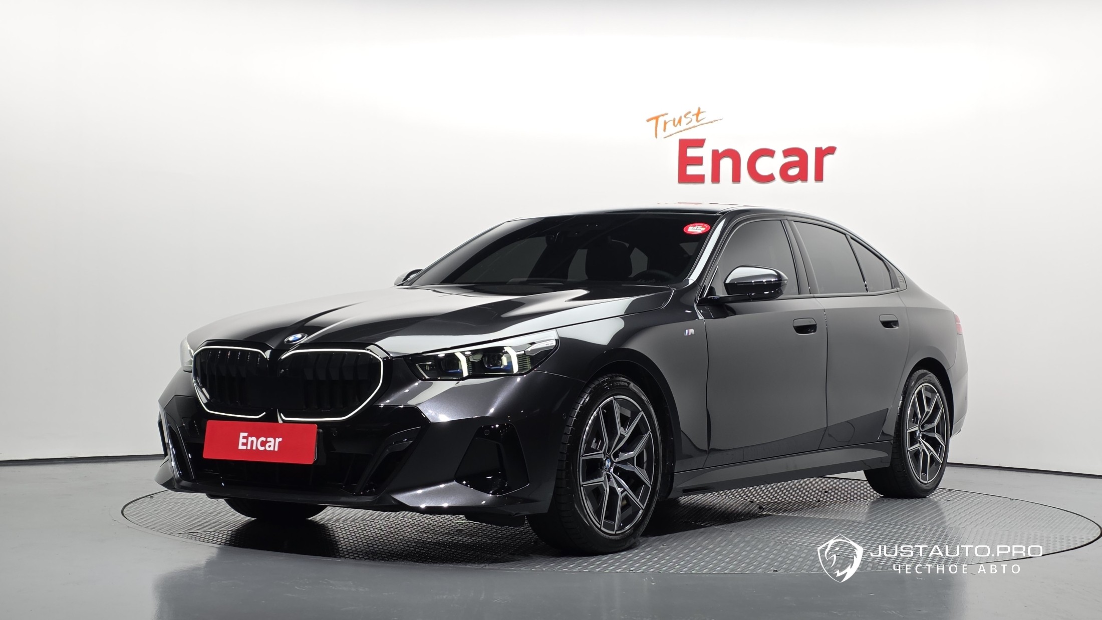 Автомобиль BMW 5-Series