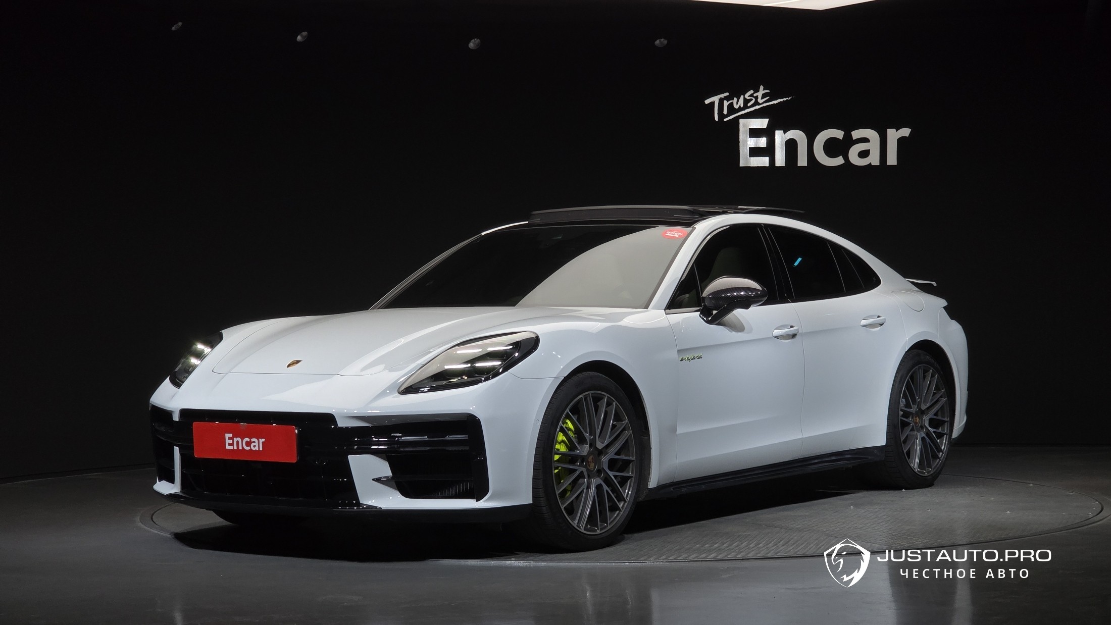 Автомобиль Porsche Panamera