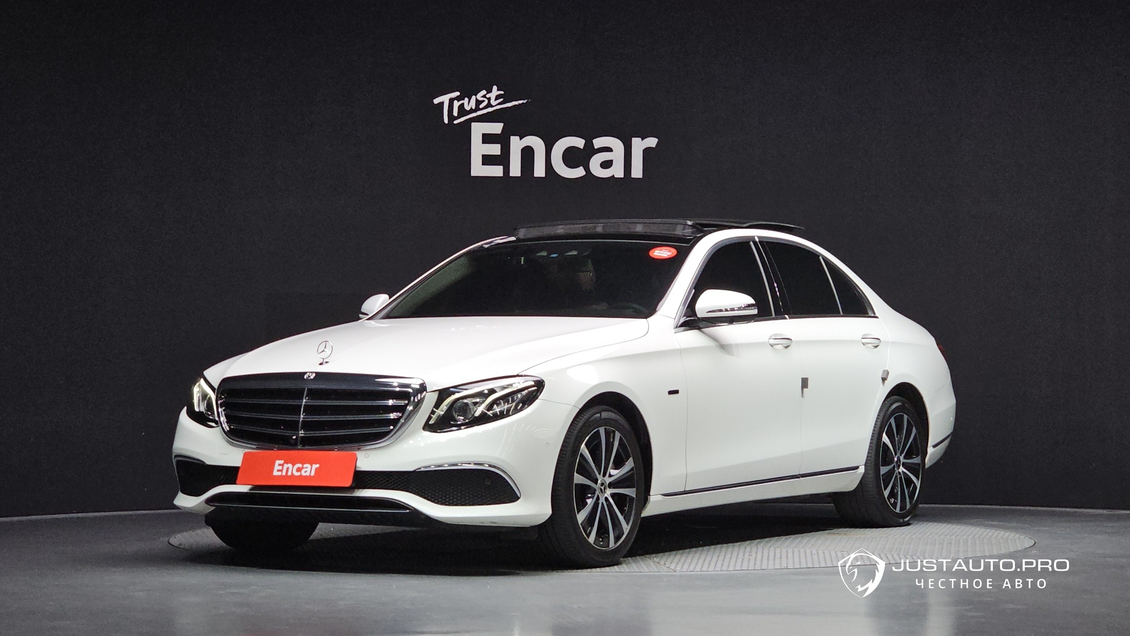 Автомобиль Mercedes-Benz E-Class