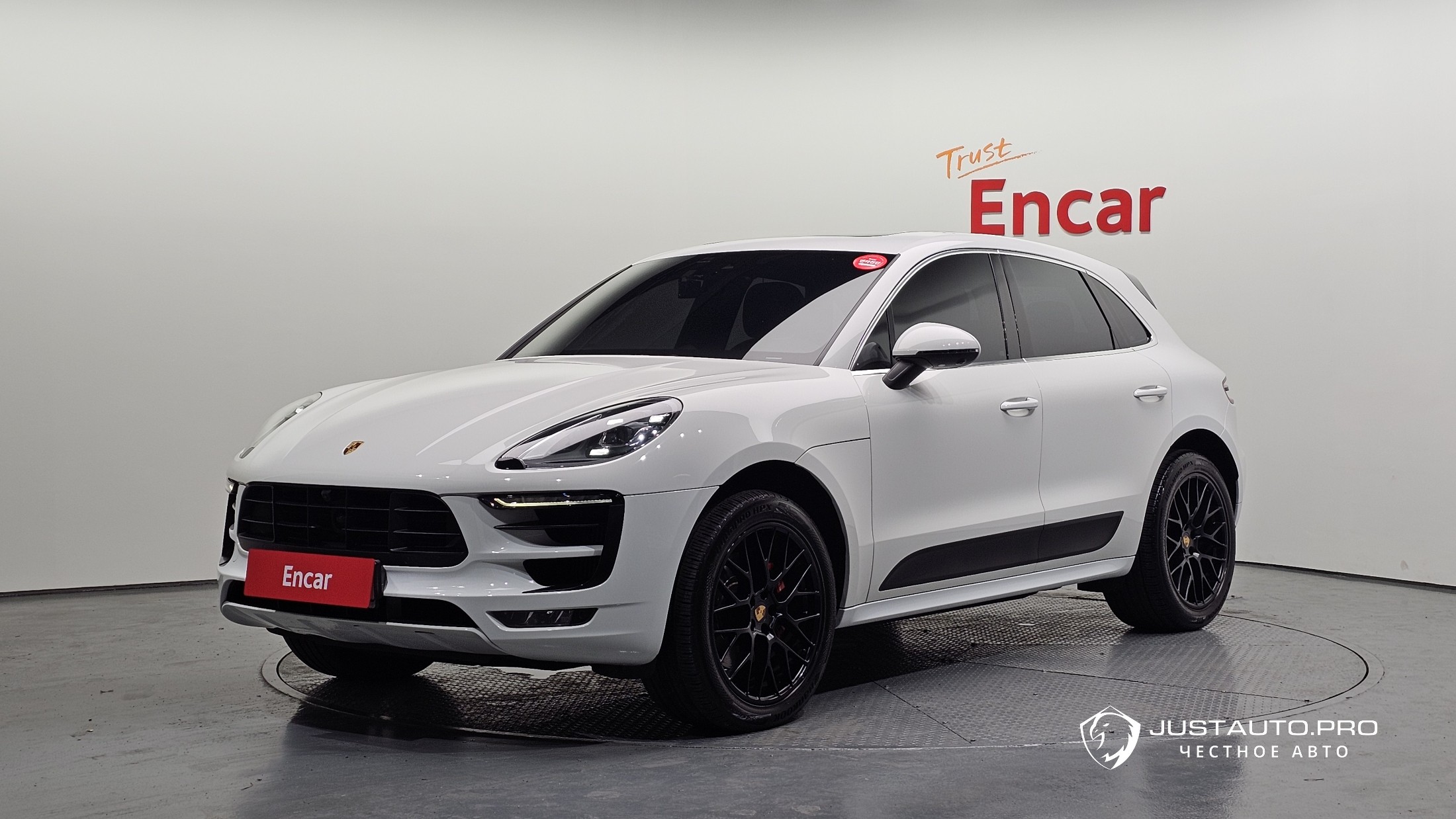 Автомобиль Porsche Macan