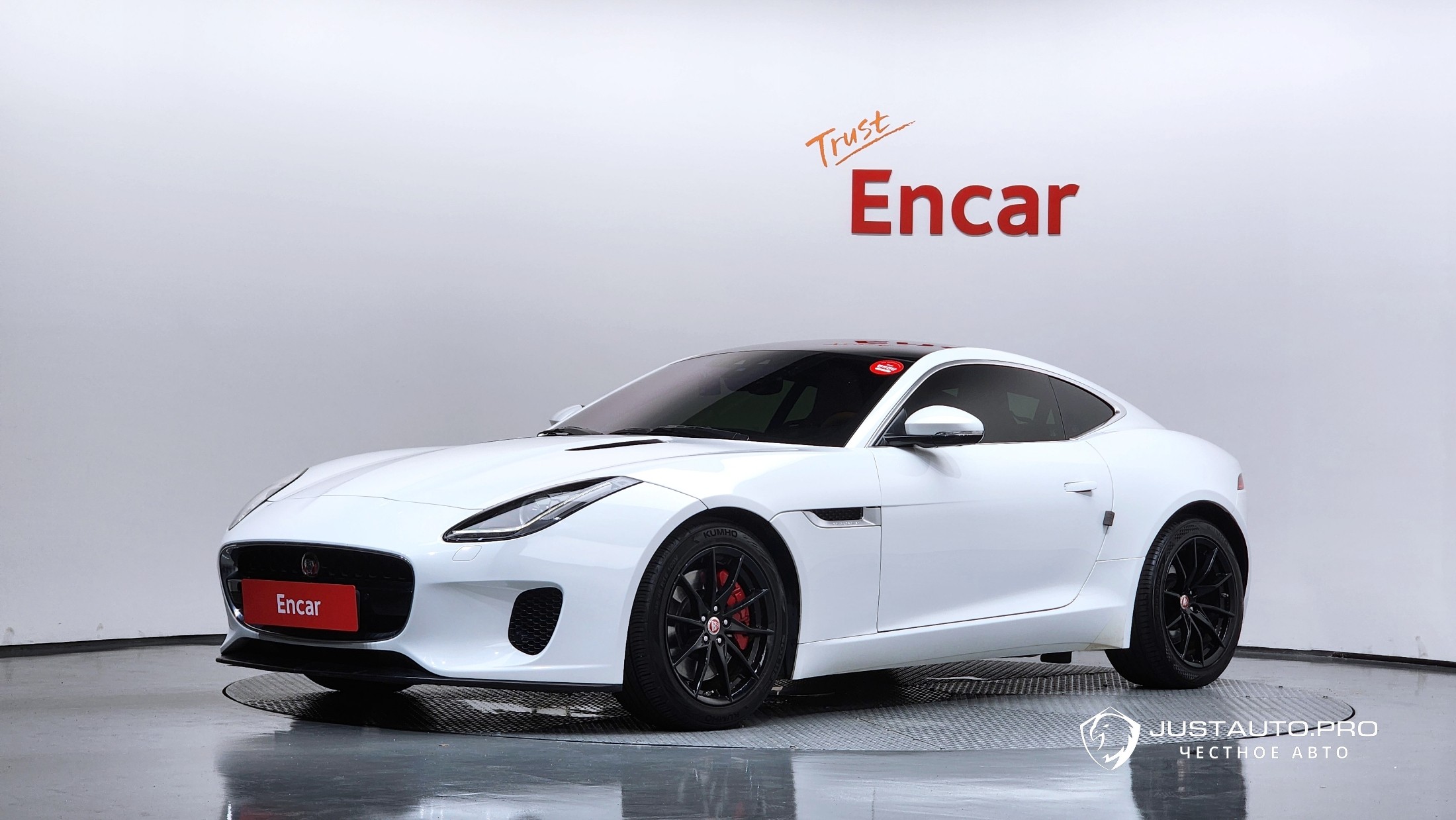 Автомобиль Jaguar F-TYPE