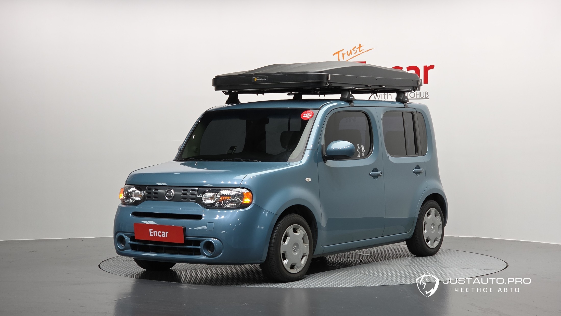Автомобиль Nissan Cube