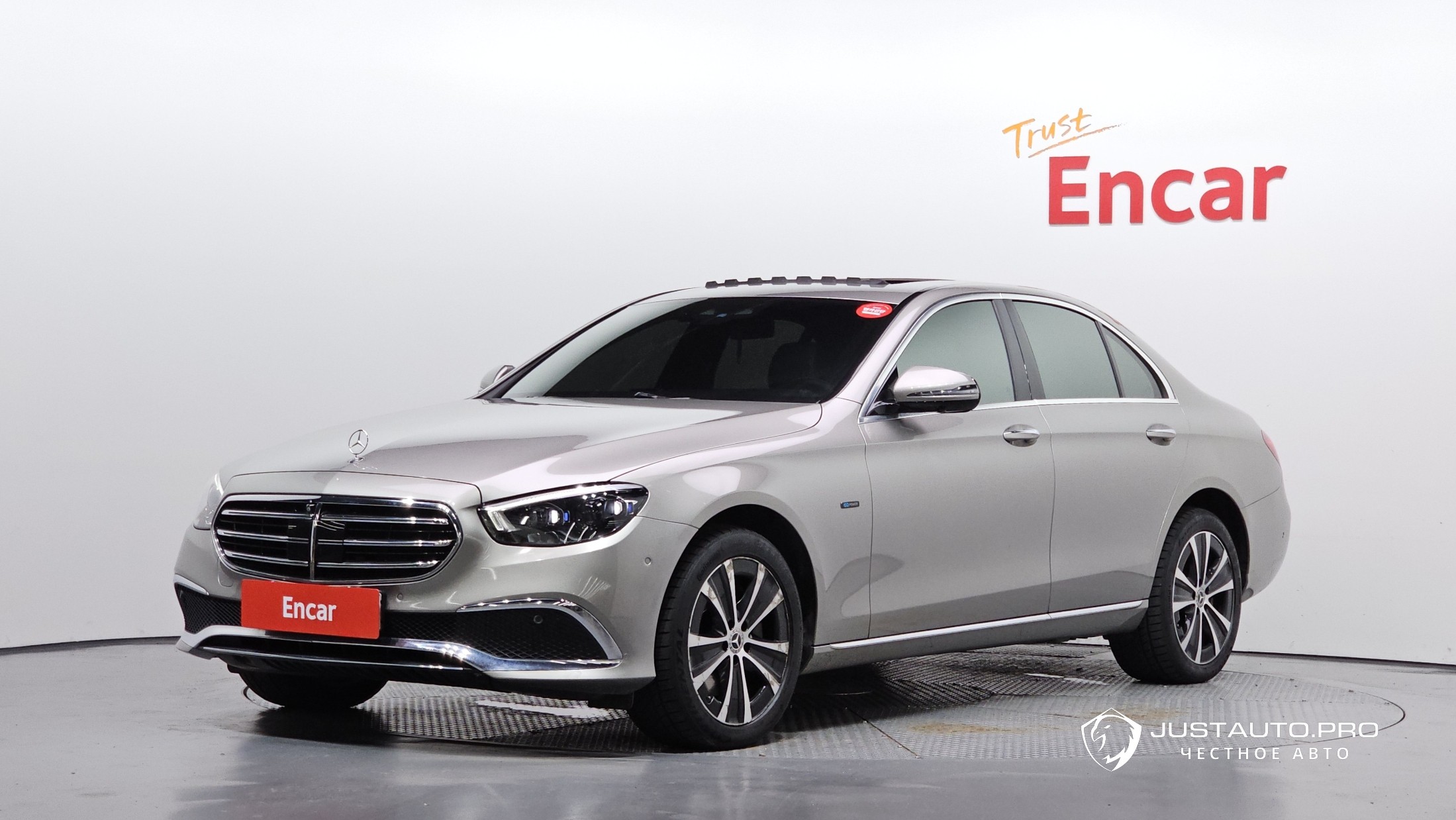 Автомобиль Mercedes-Benz E-Class