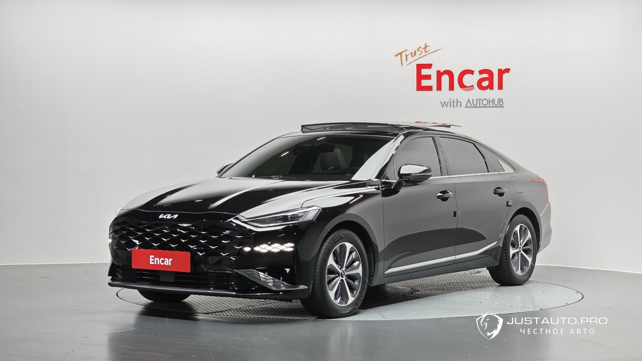 Автомобиль Kia K8