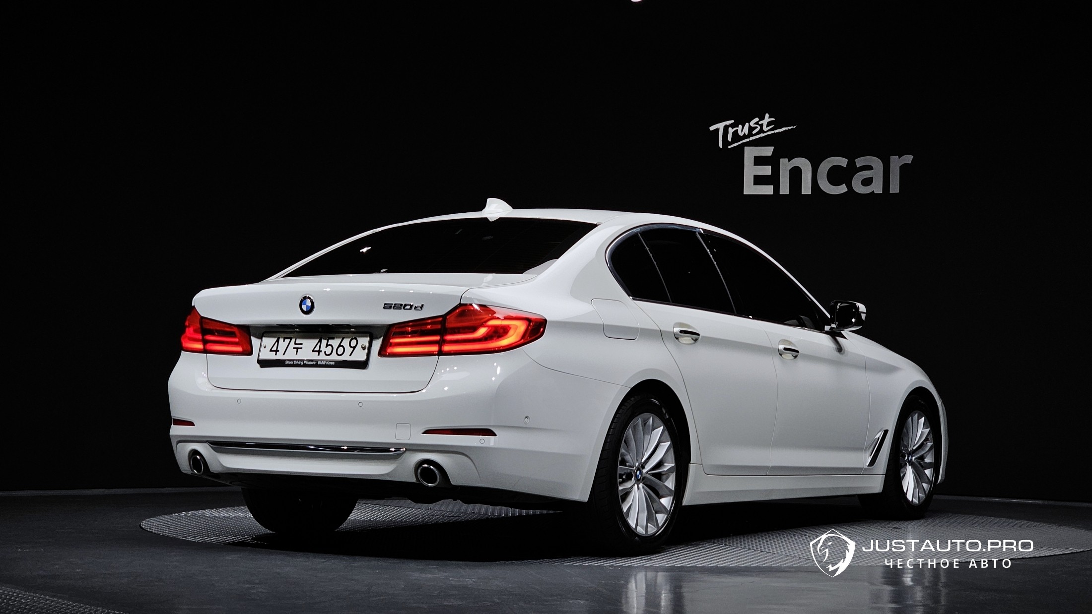 Автомобиль BMW 5-Series