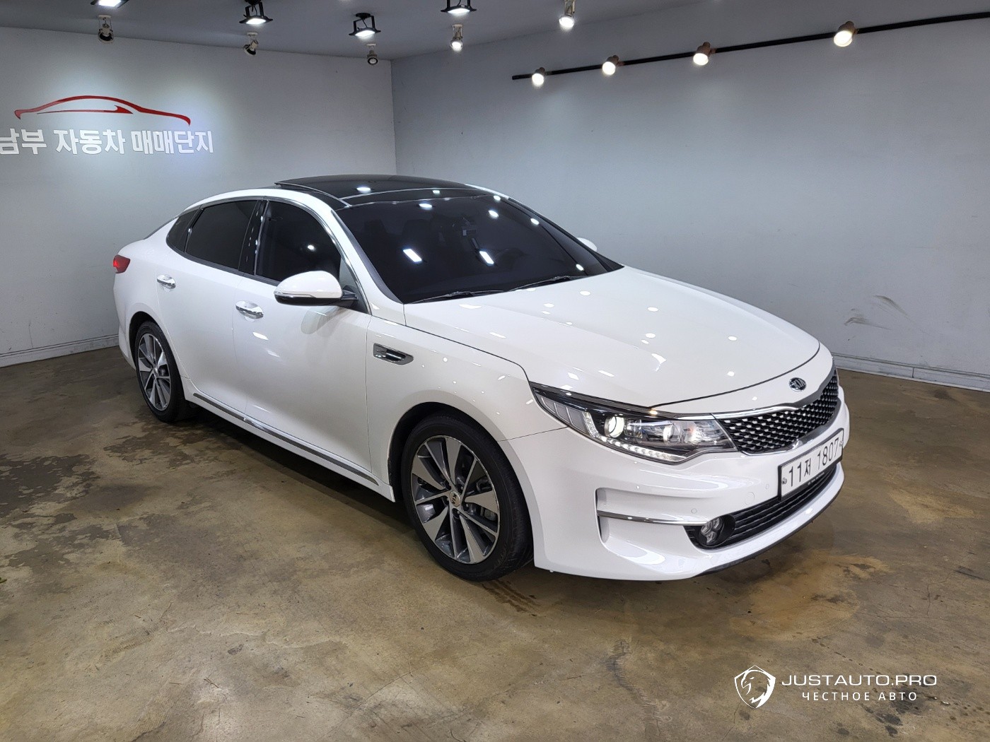 Автомобиль Kia K5