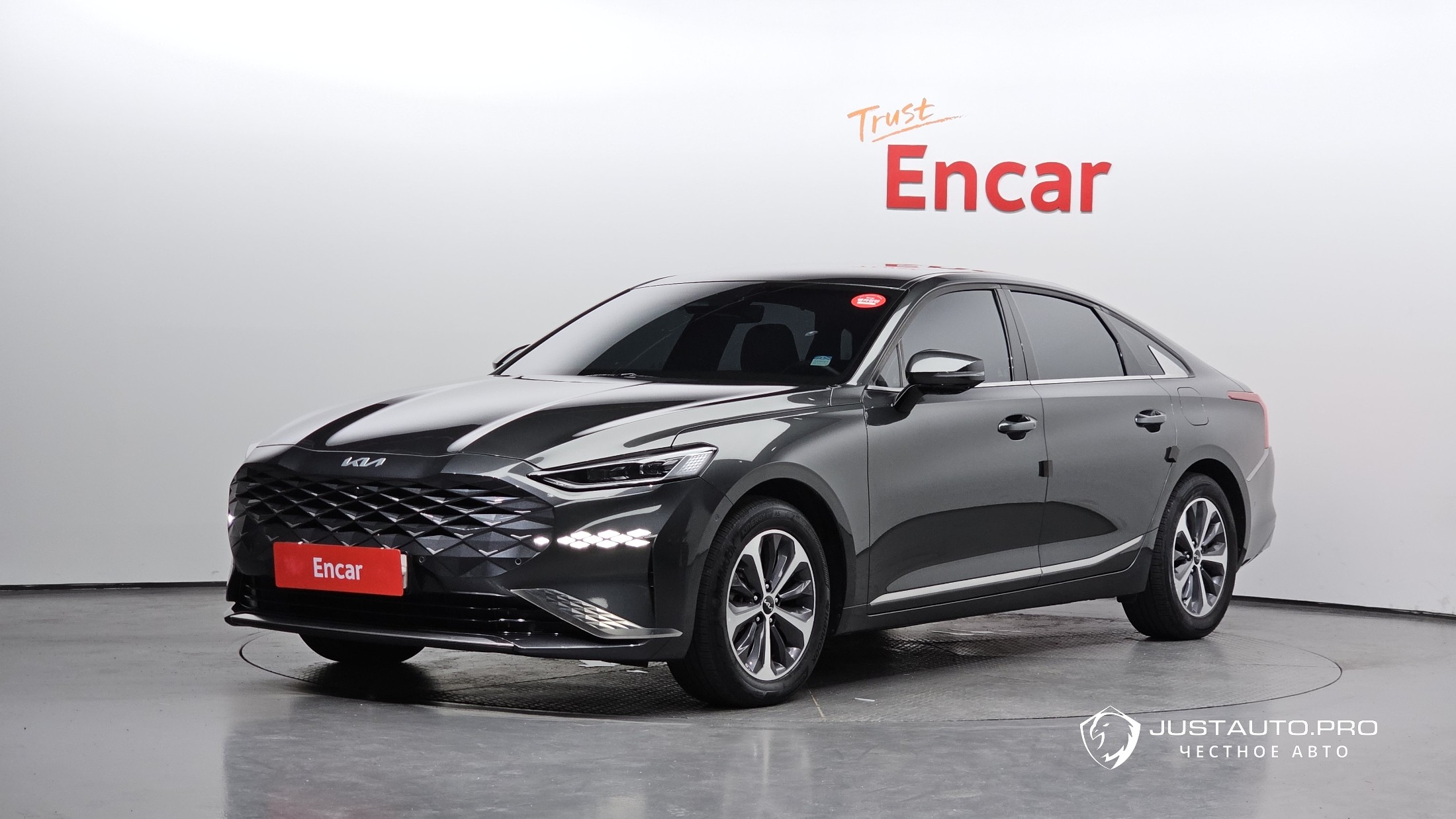 Автомобиль Kia K8