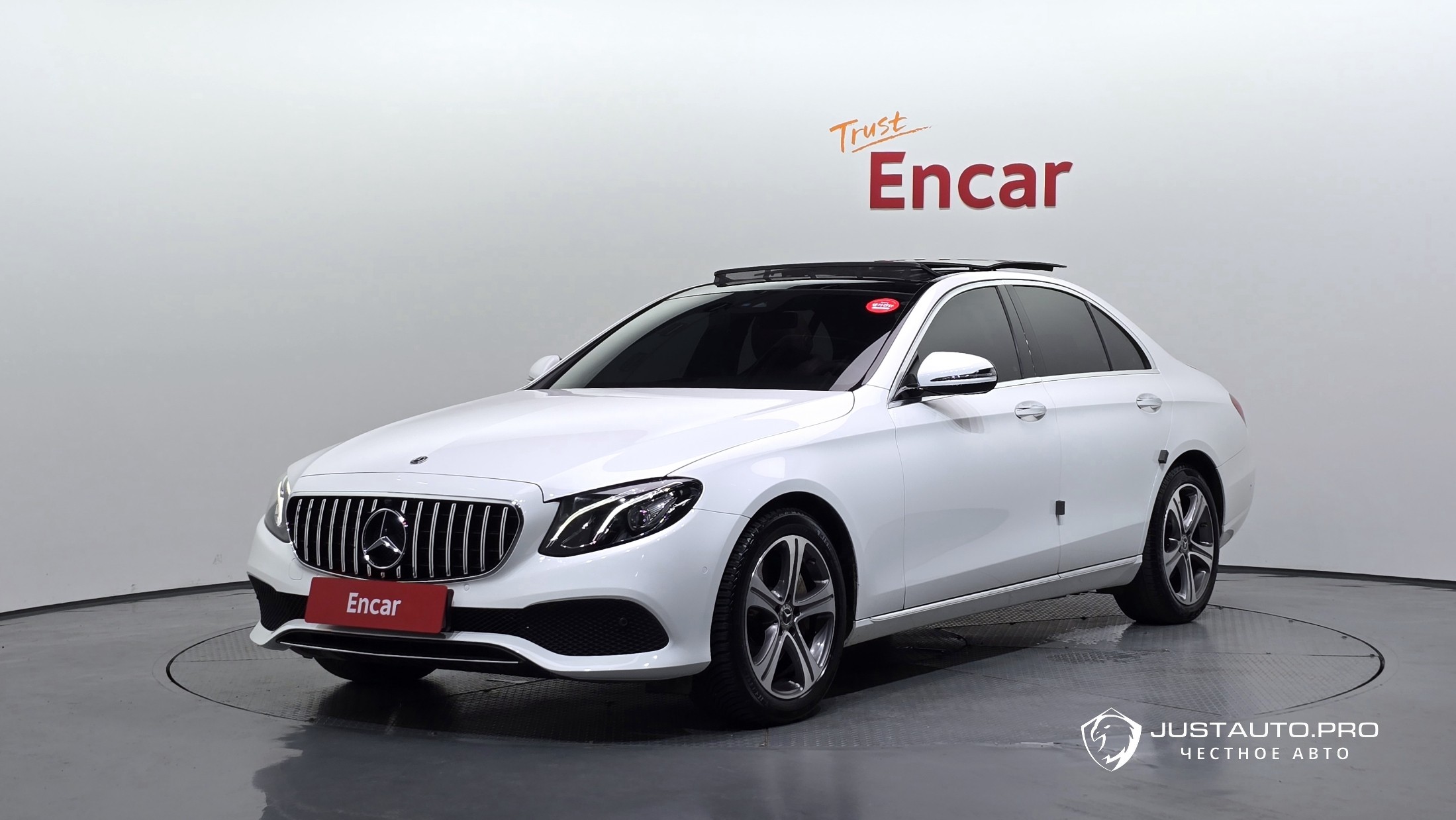 Автомобиль Mercedes-Benz E-Class