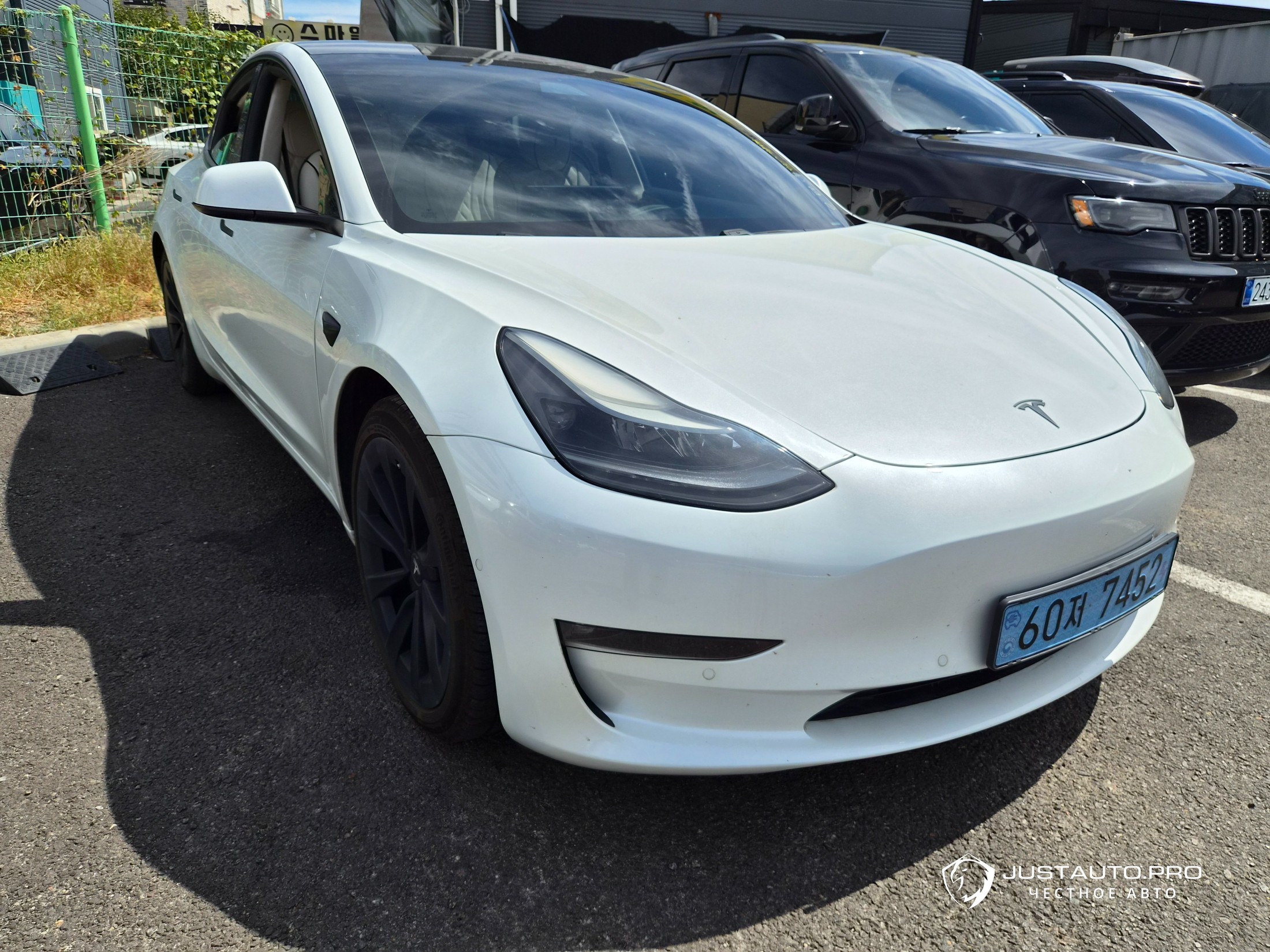 Автомобиль Tesla Model 3