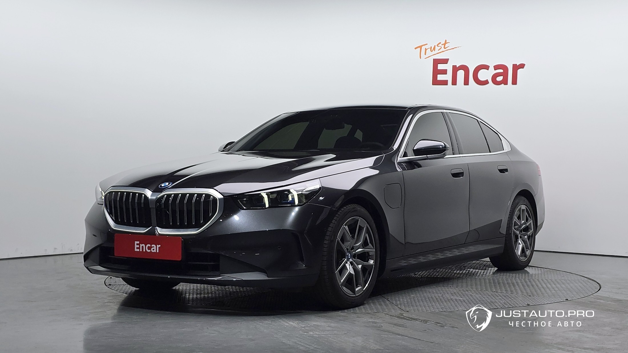 Автомобиль BMW 5-Series