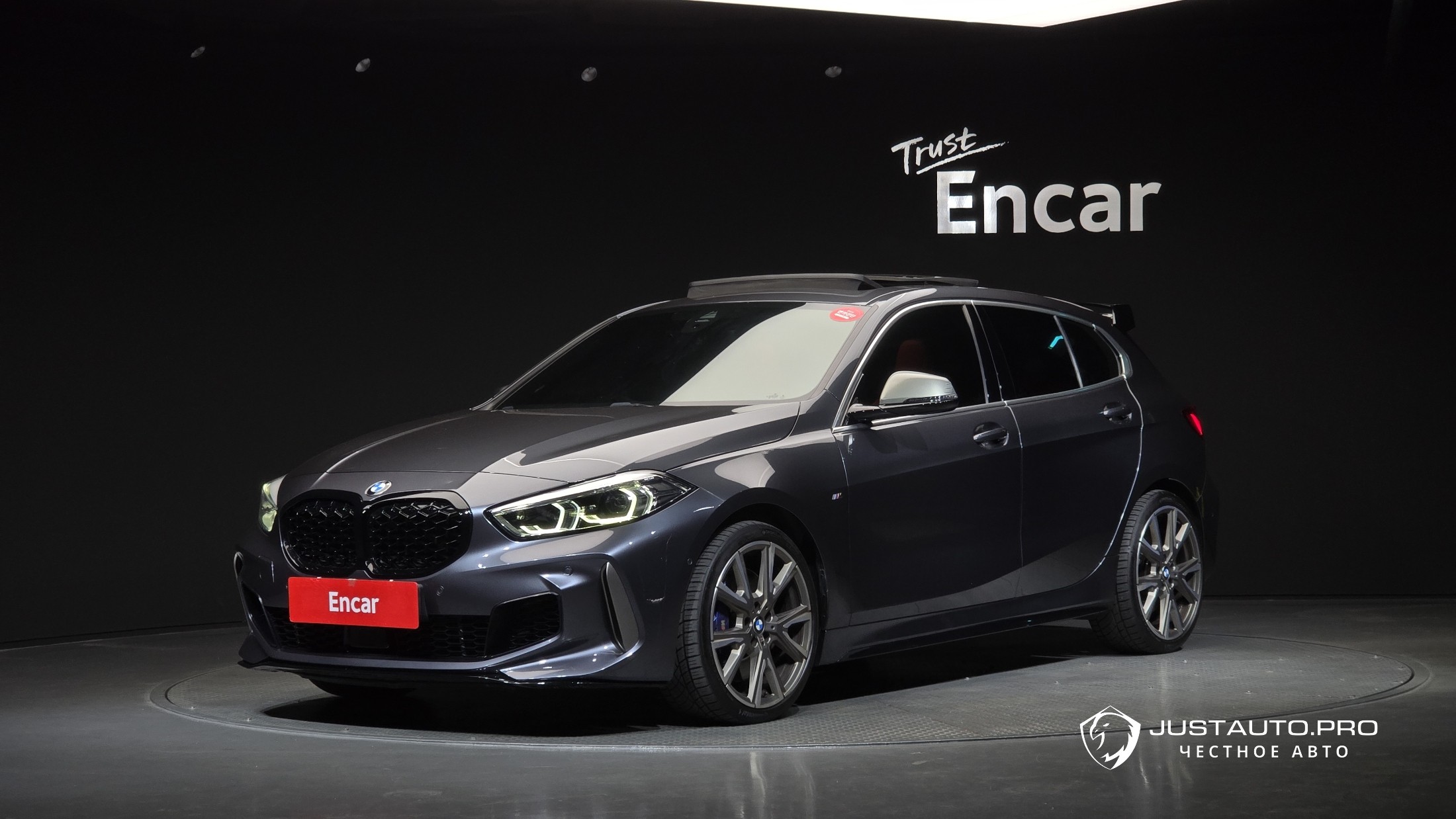 Автомобиль BMW 1-Series