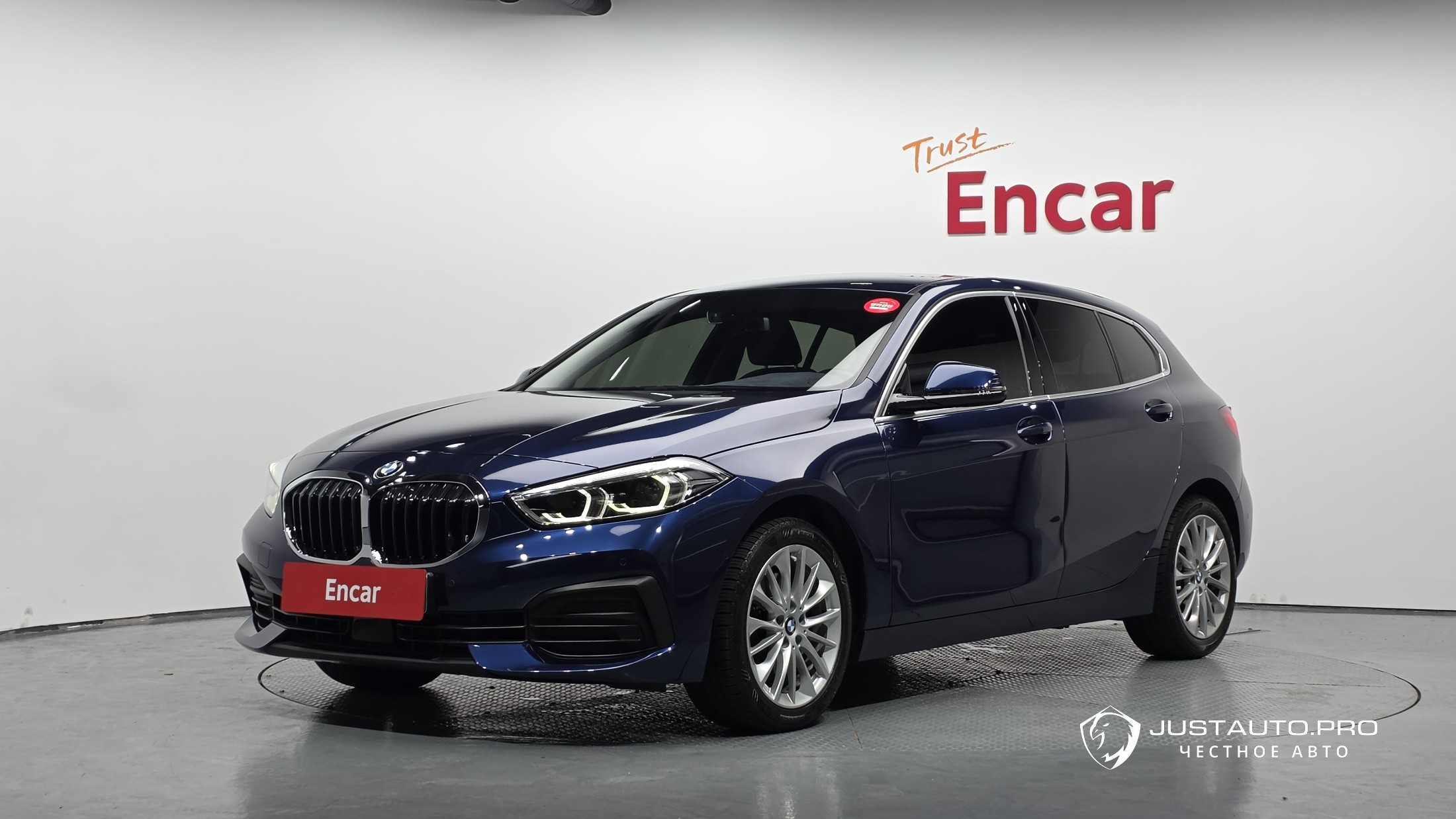 Автомобиль BMW 1-Series