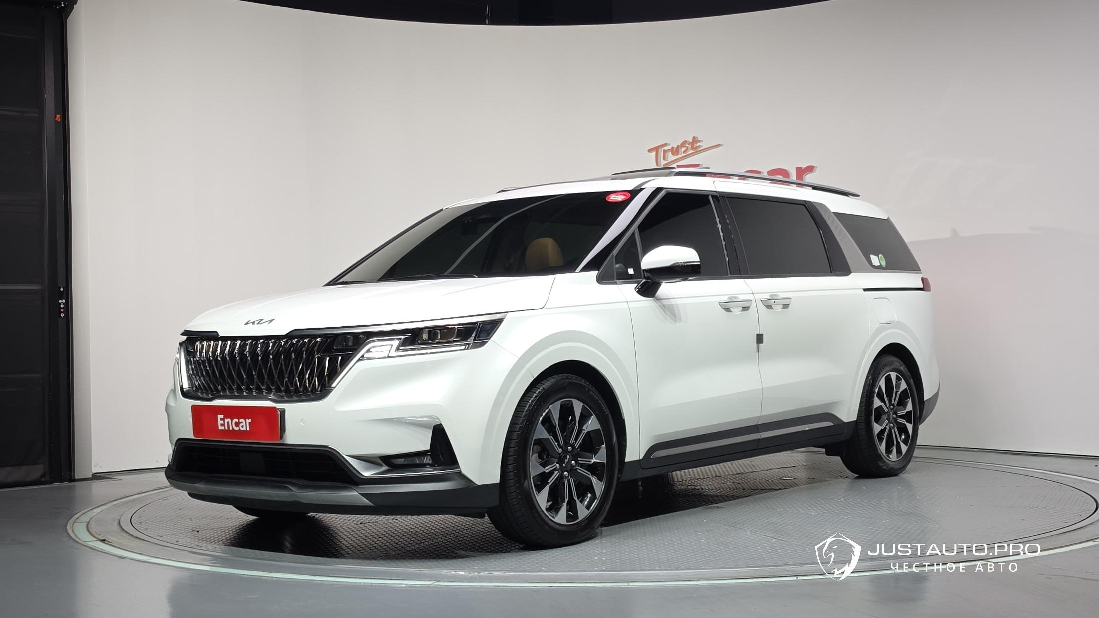 Автомобиль Kia Canival