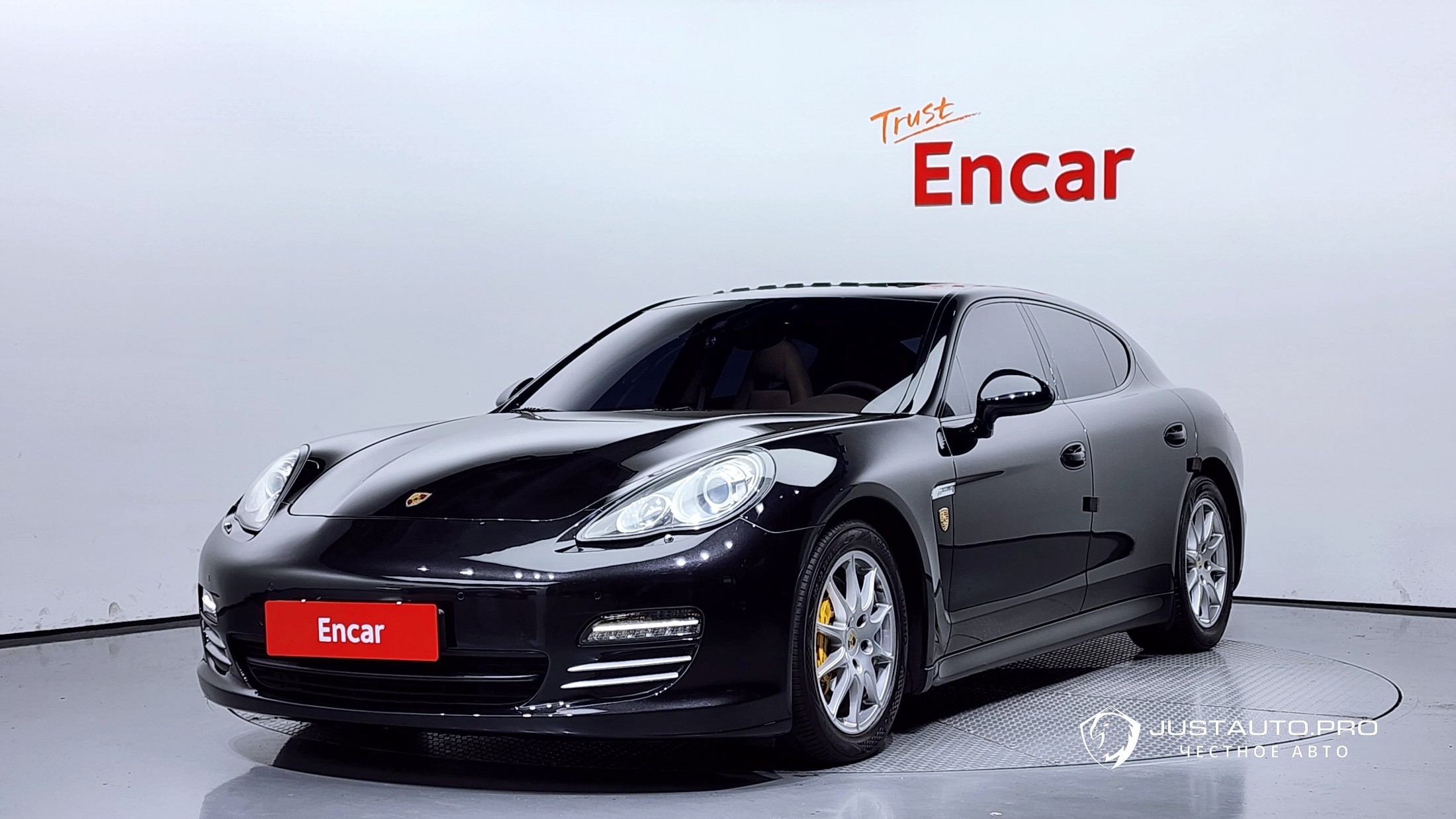 Автомобиль Porsche Panamera