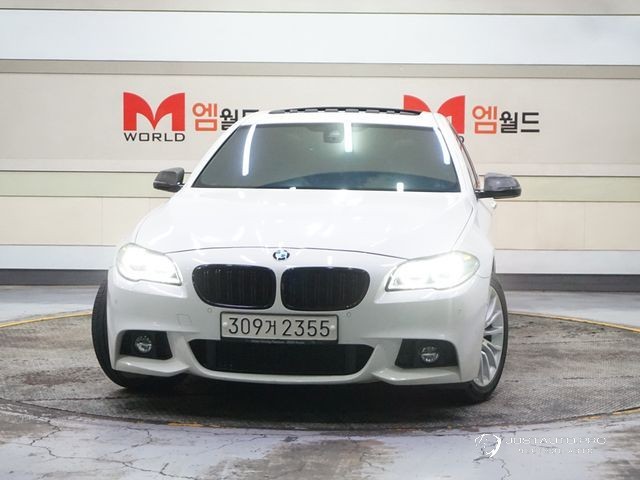 Автомобиль BMW 5-Series