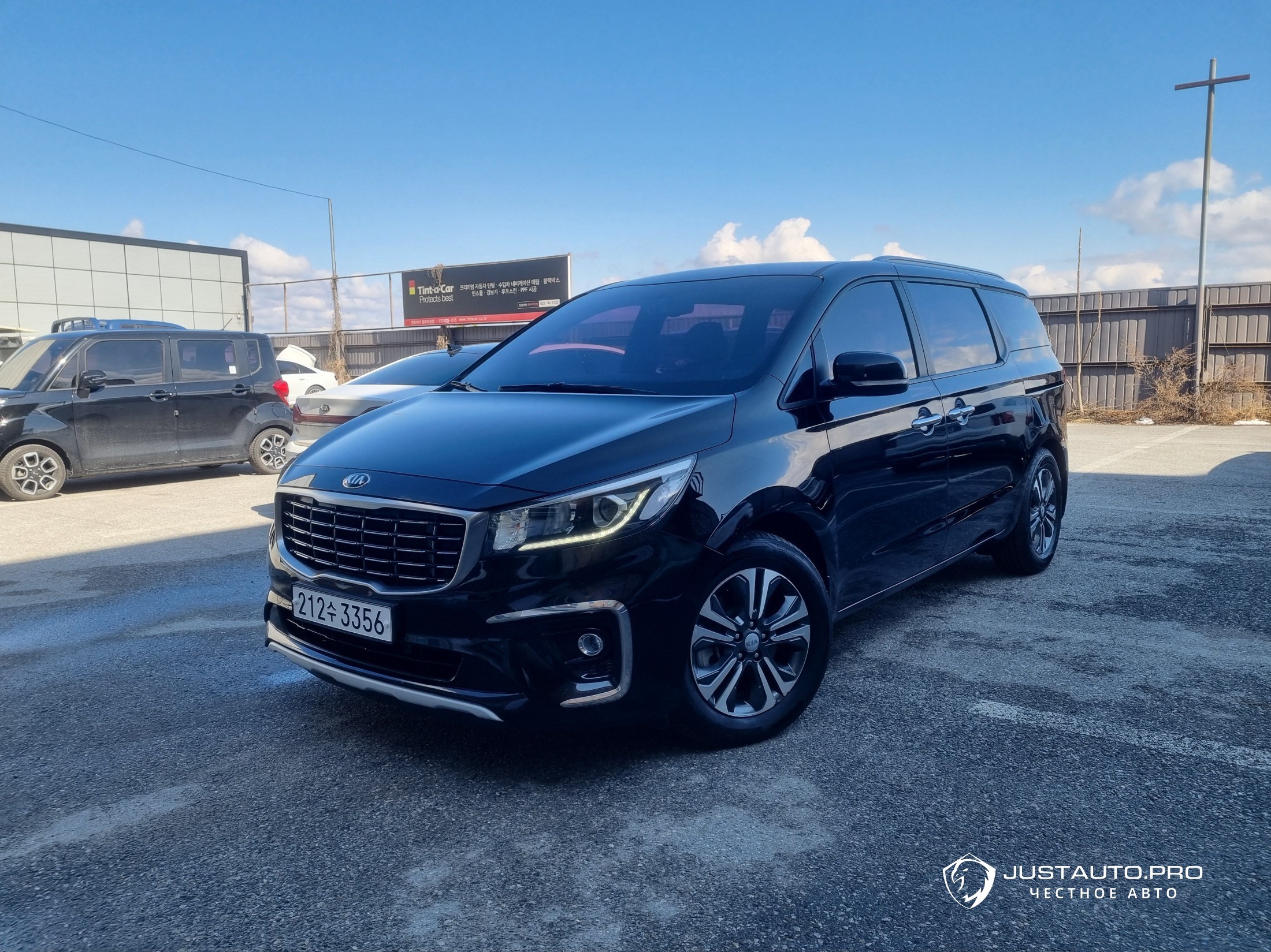 Автомобиль Kia Canival