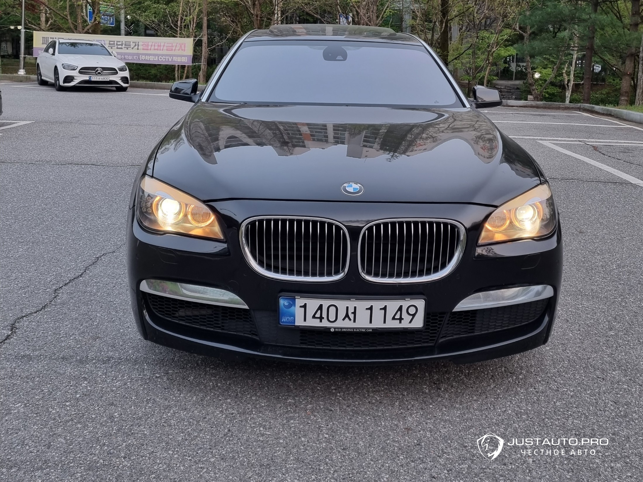 Автомобиль BMW 7-Series