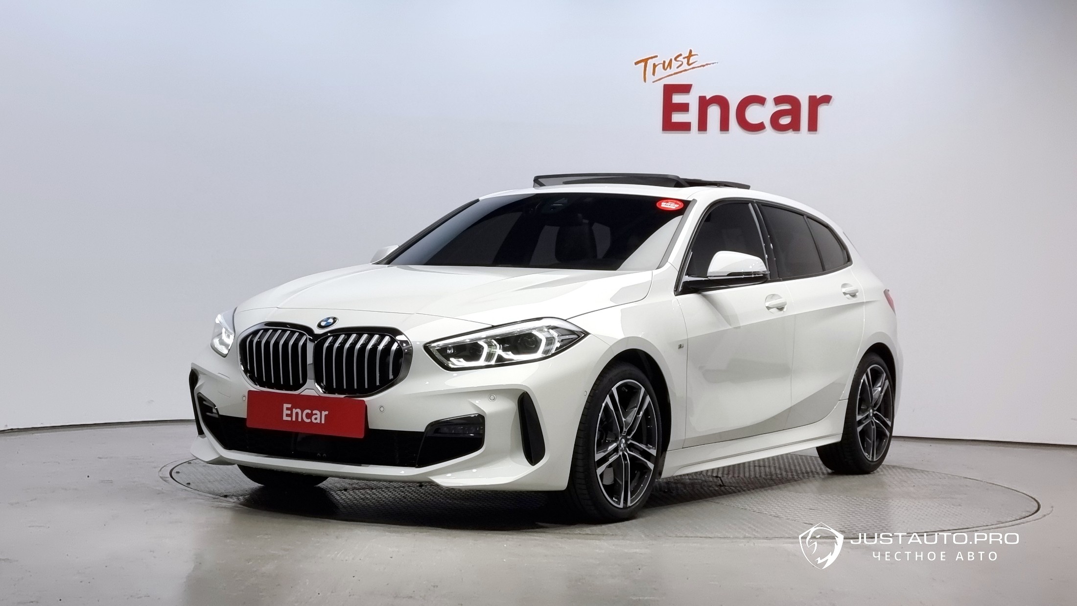 Автомобиль BMW 1-Series