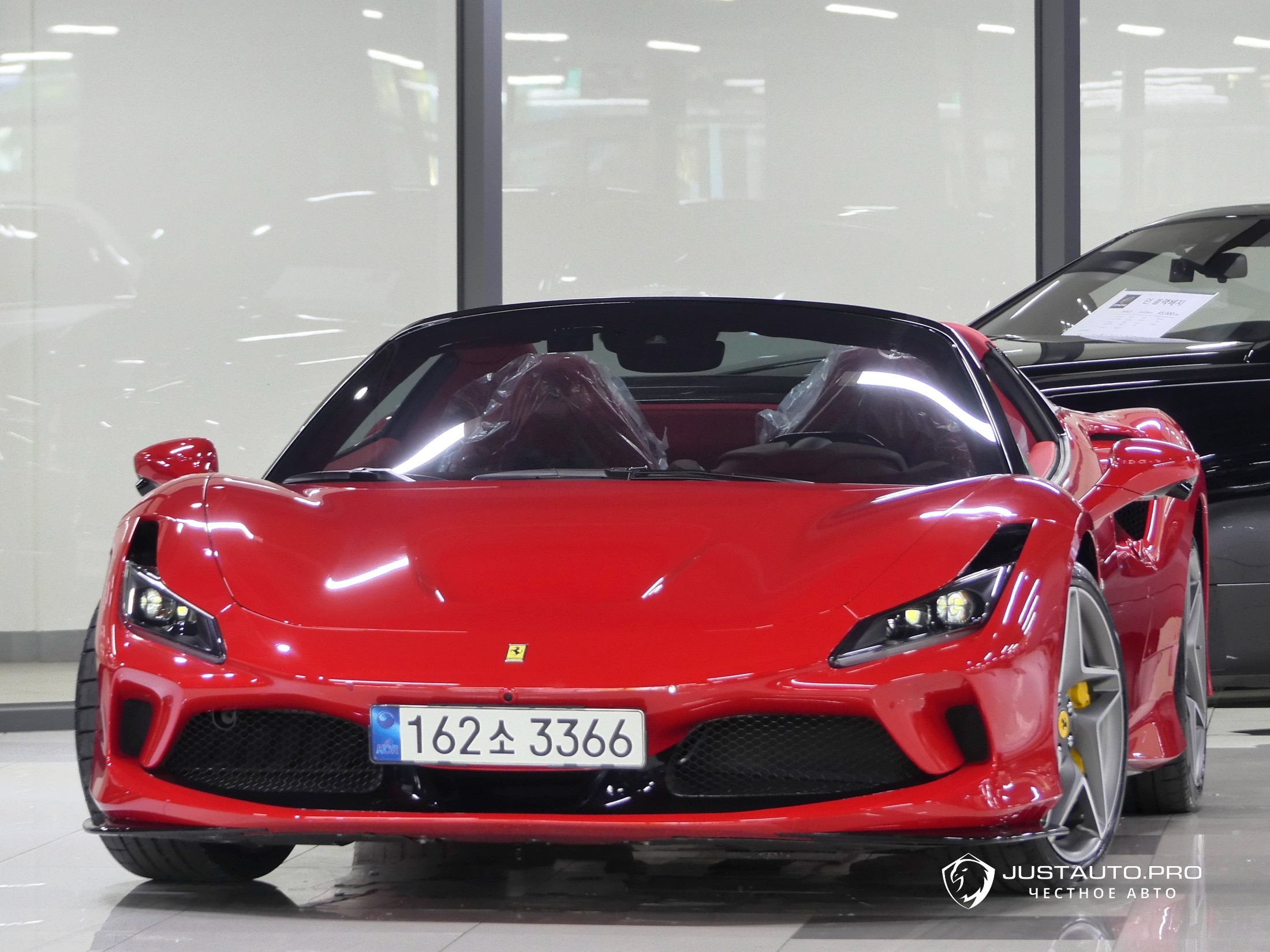 Автомобиль Ferrari F8