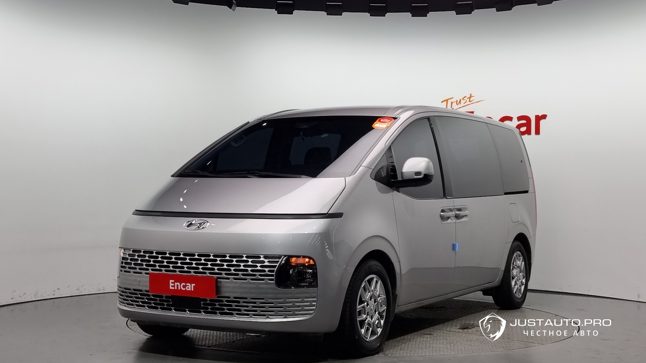Автомобиль Hyundai Staria