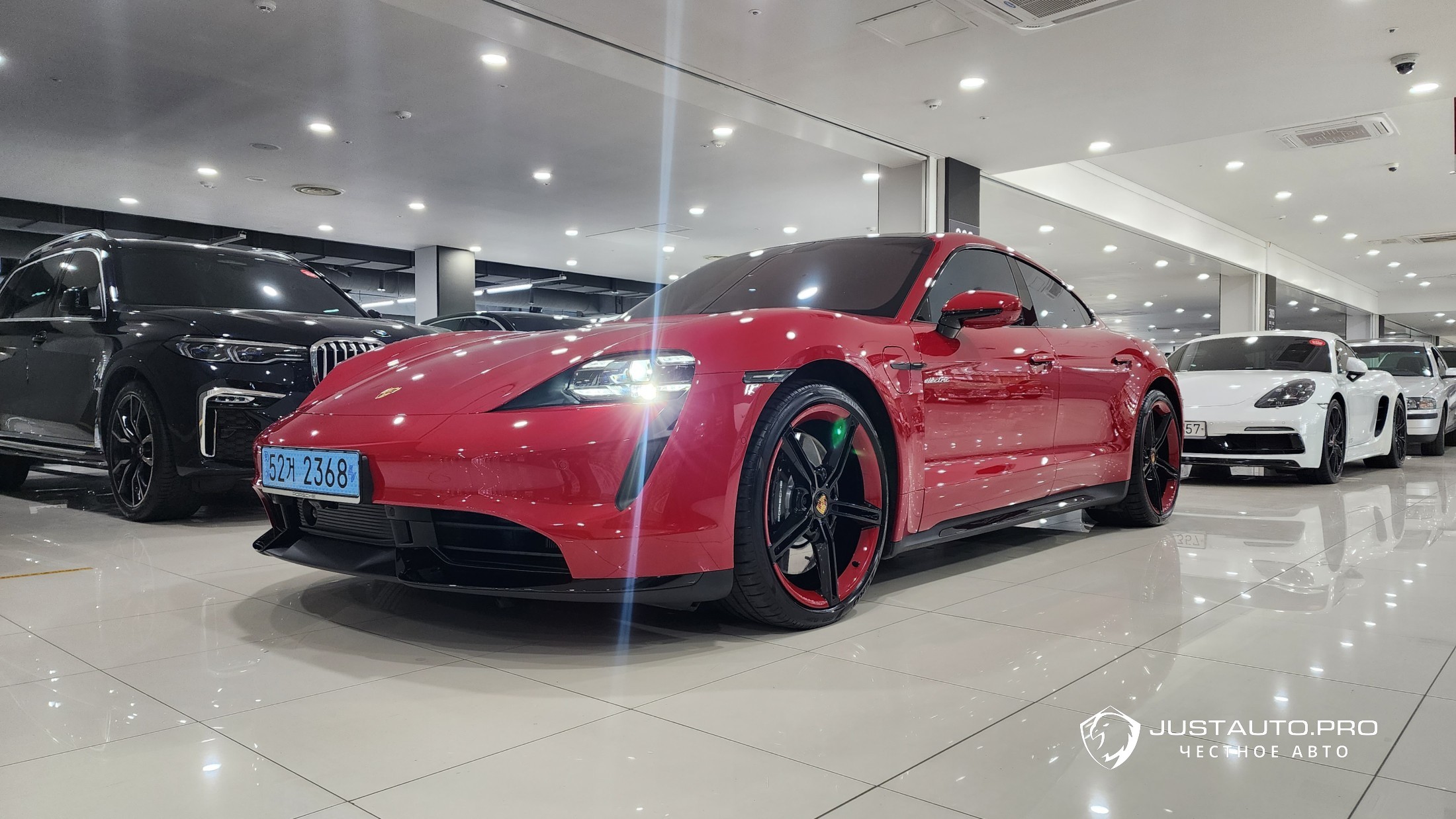 Автомобиль Porsche Taycan