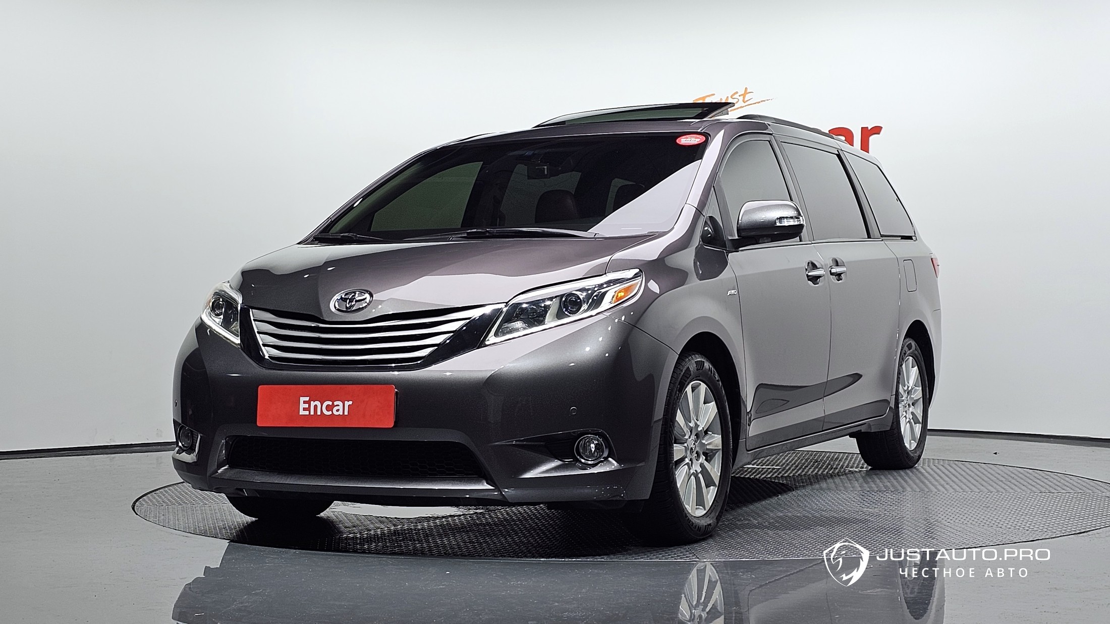Автомобиль Toyota Sienna