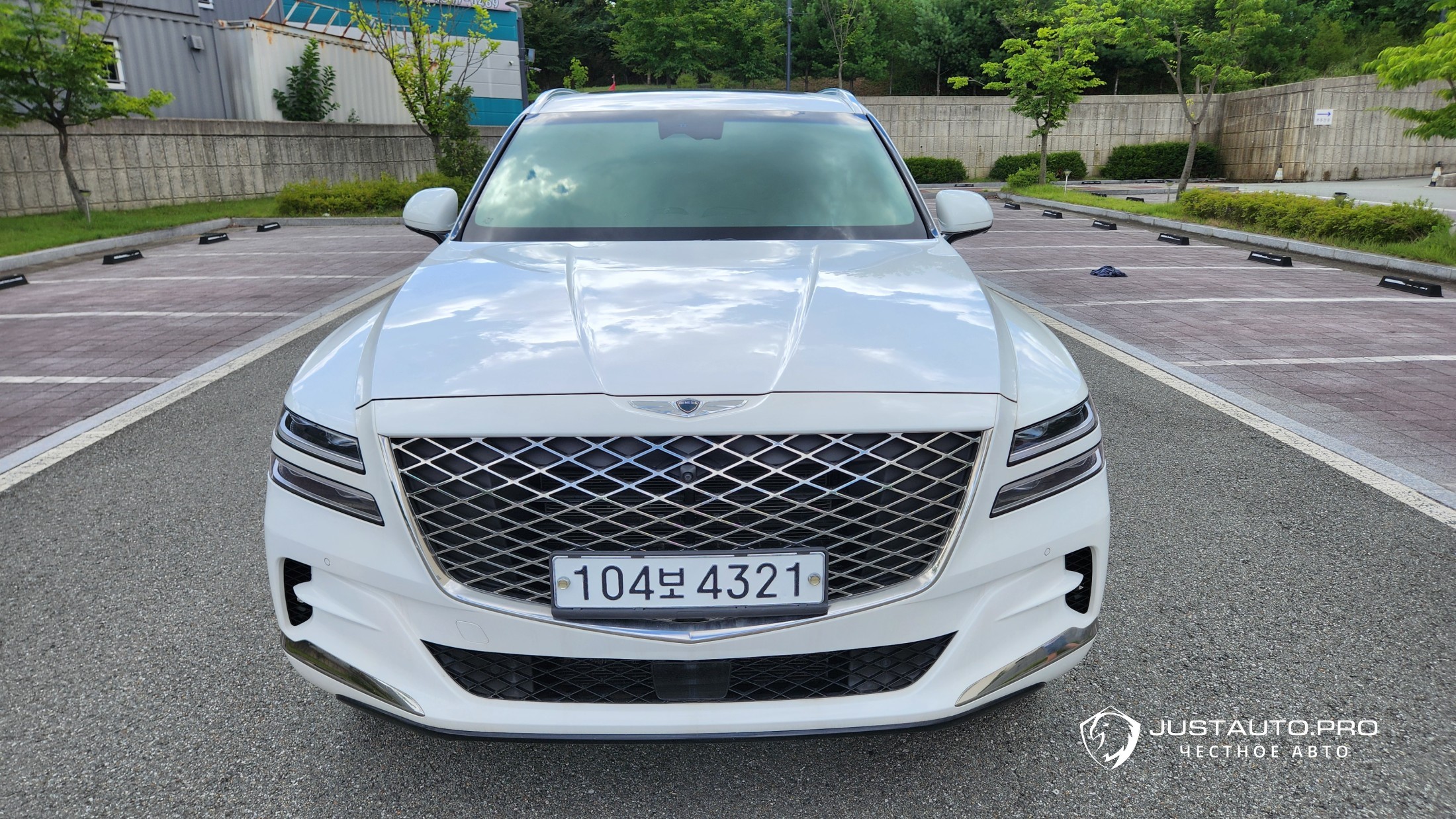 Автомобиль Genesis GV80