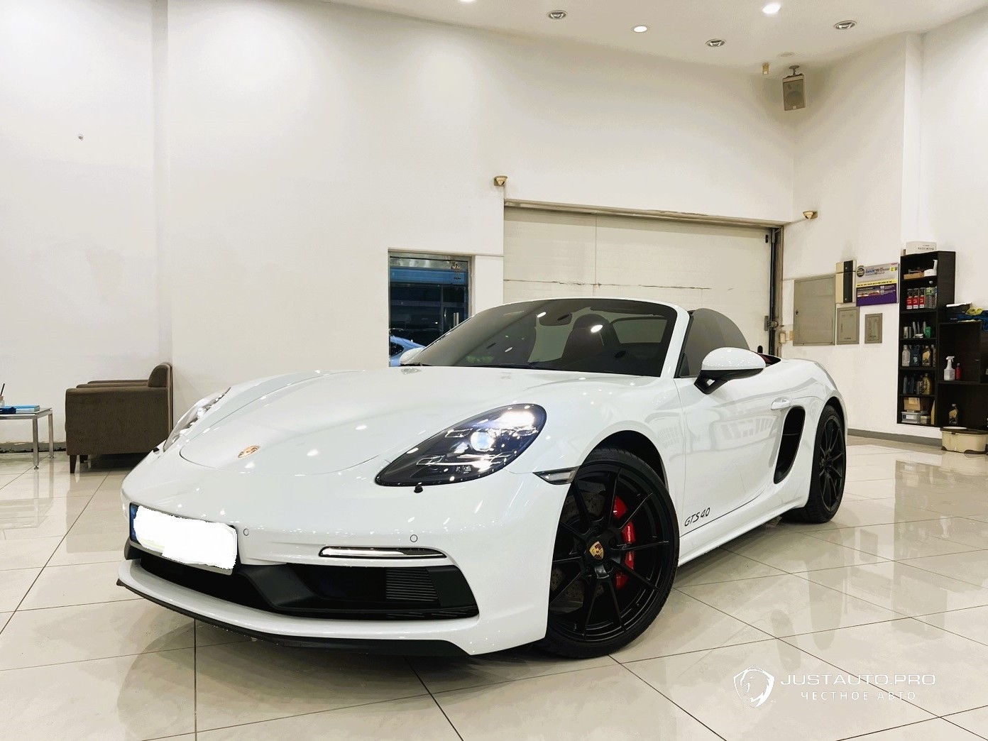 Автомобиль Porsche 718
