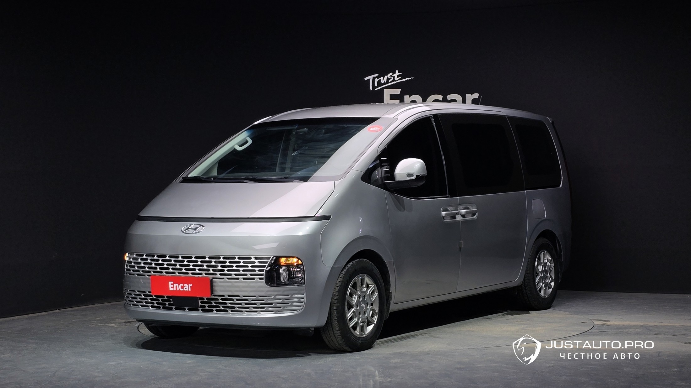 Автомобиль Hyundai Staria