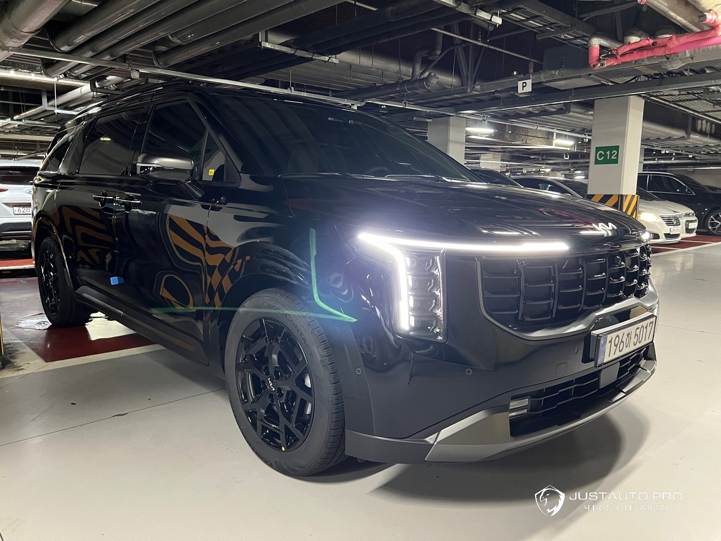 Автомобиль Kia Canival
