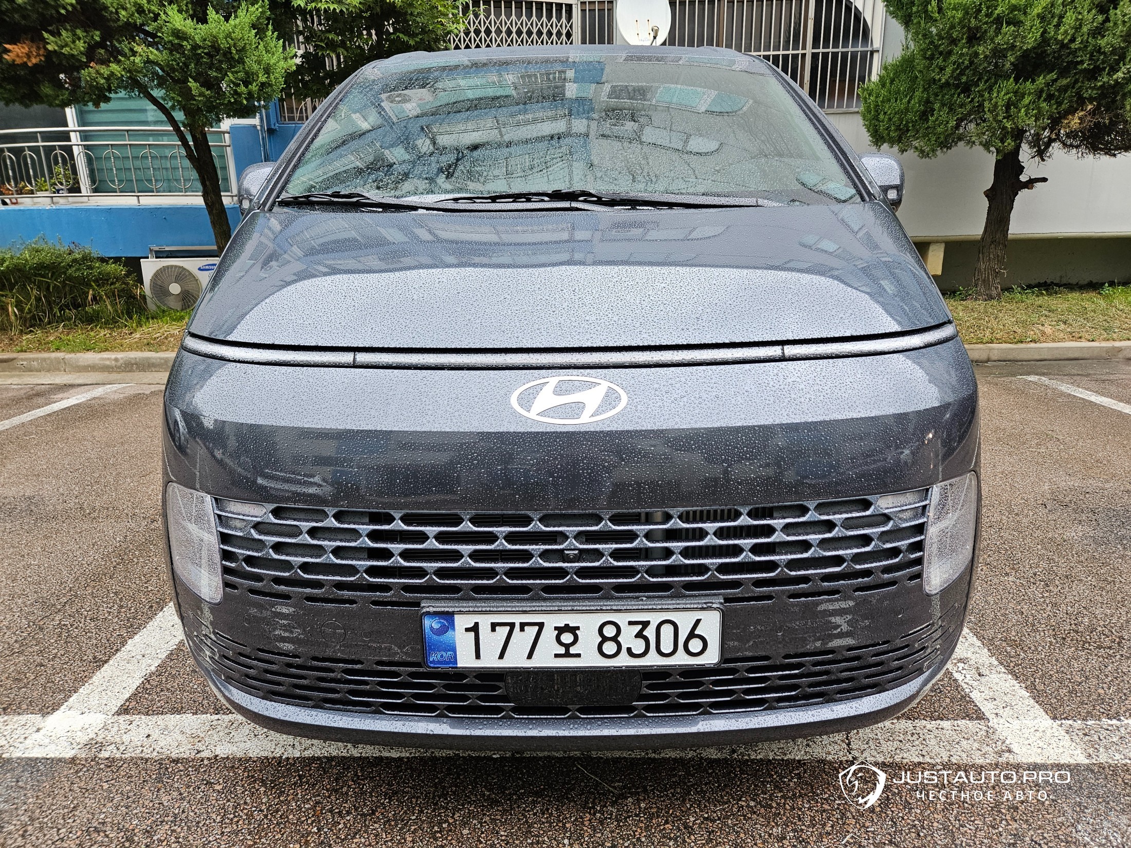 Автомобиль Hyundai Staria