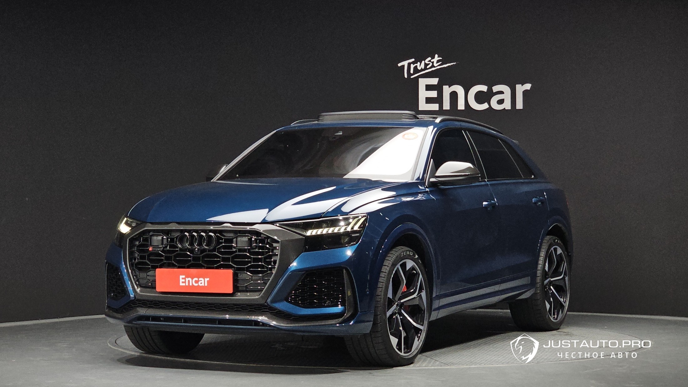 Автомобиль Audi RSQ8
