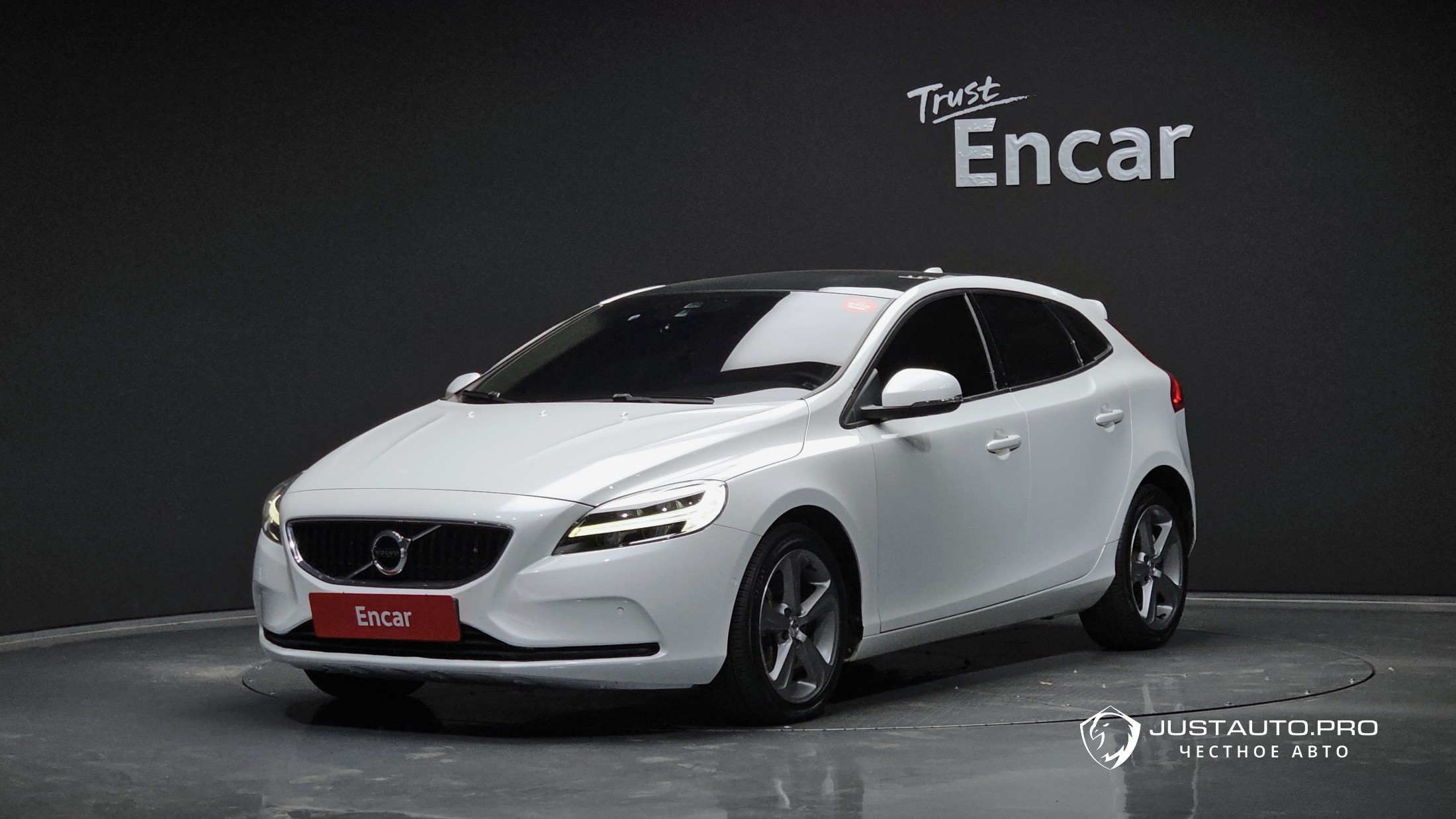 Автомобиль Volvo V40
