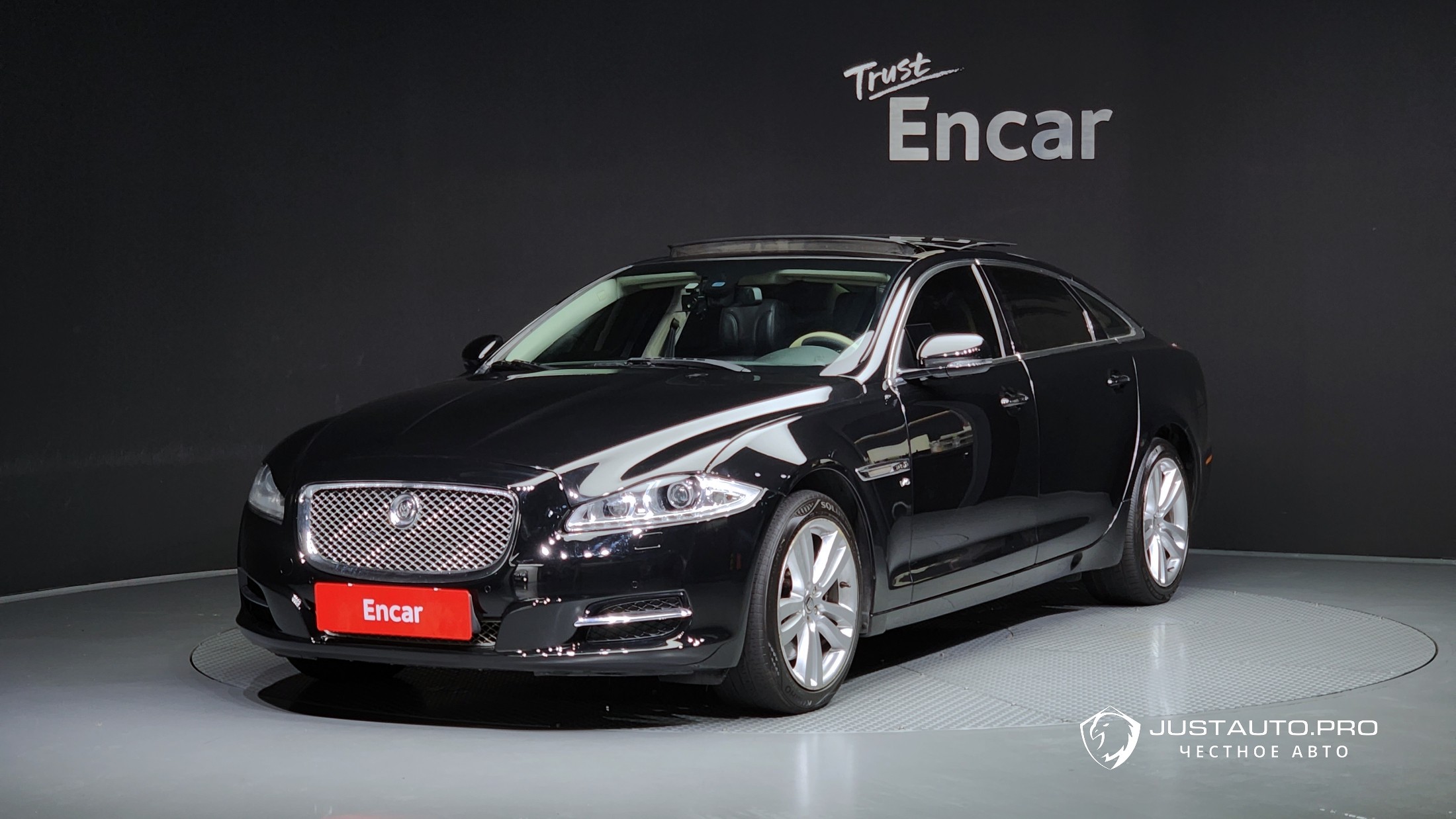 Автомобиль Jaguar XJ