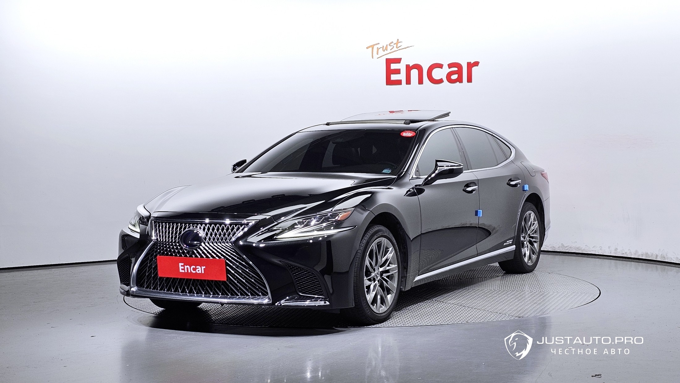 Автомобиль Lexus LS
