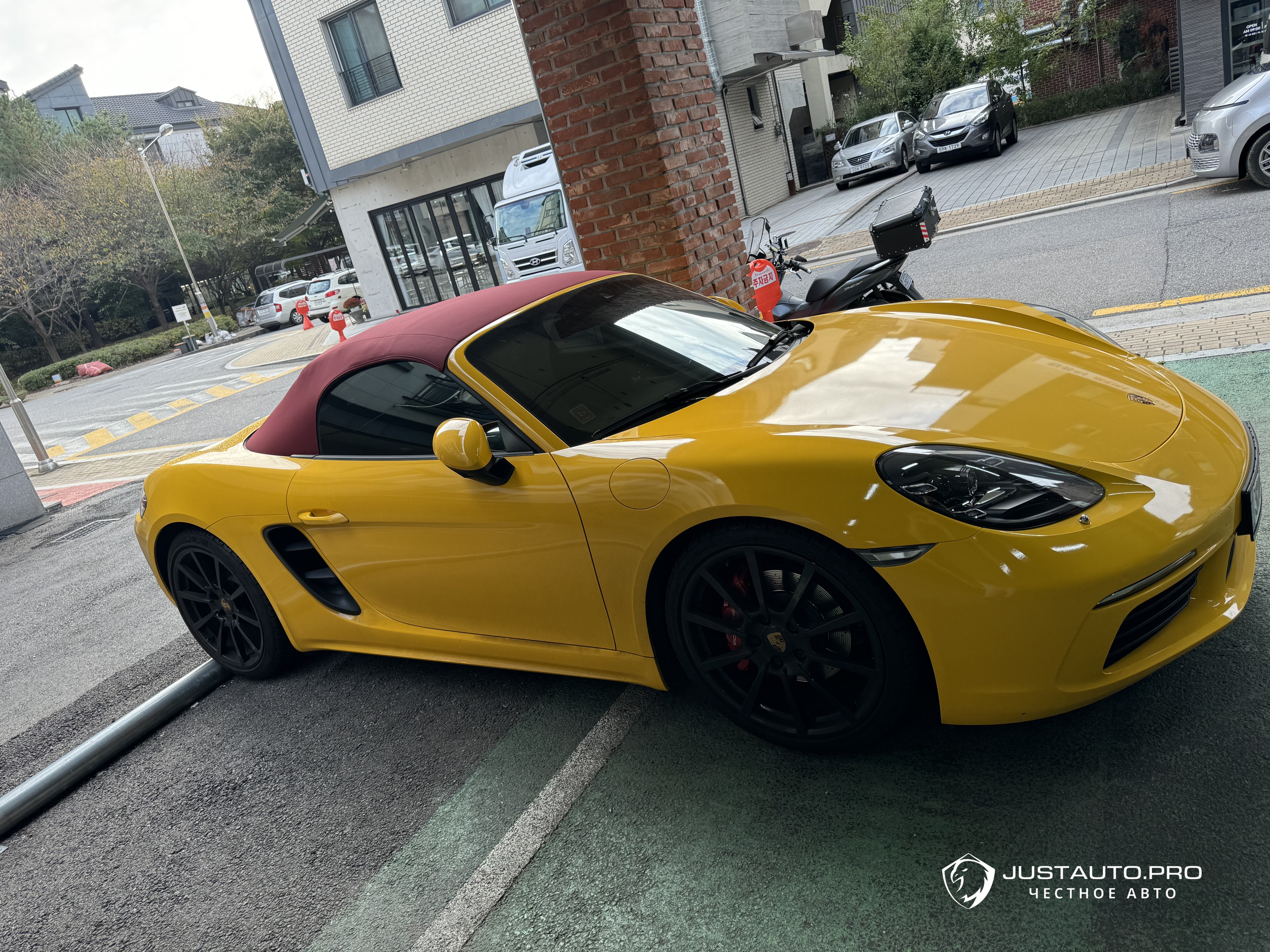 Автомобиль Porsche 718