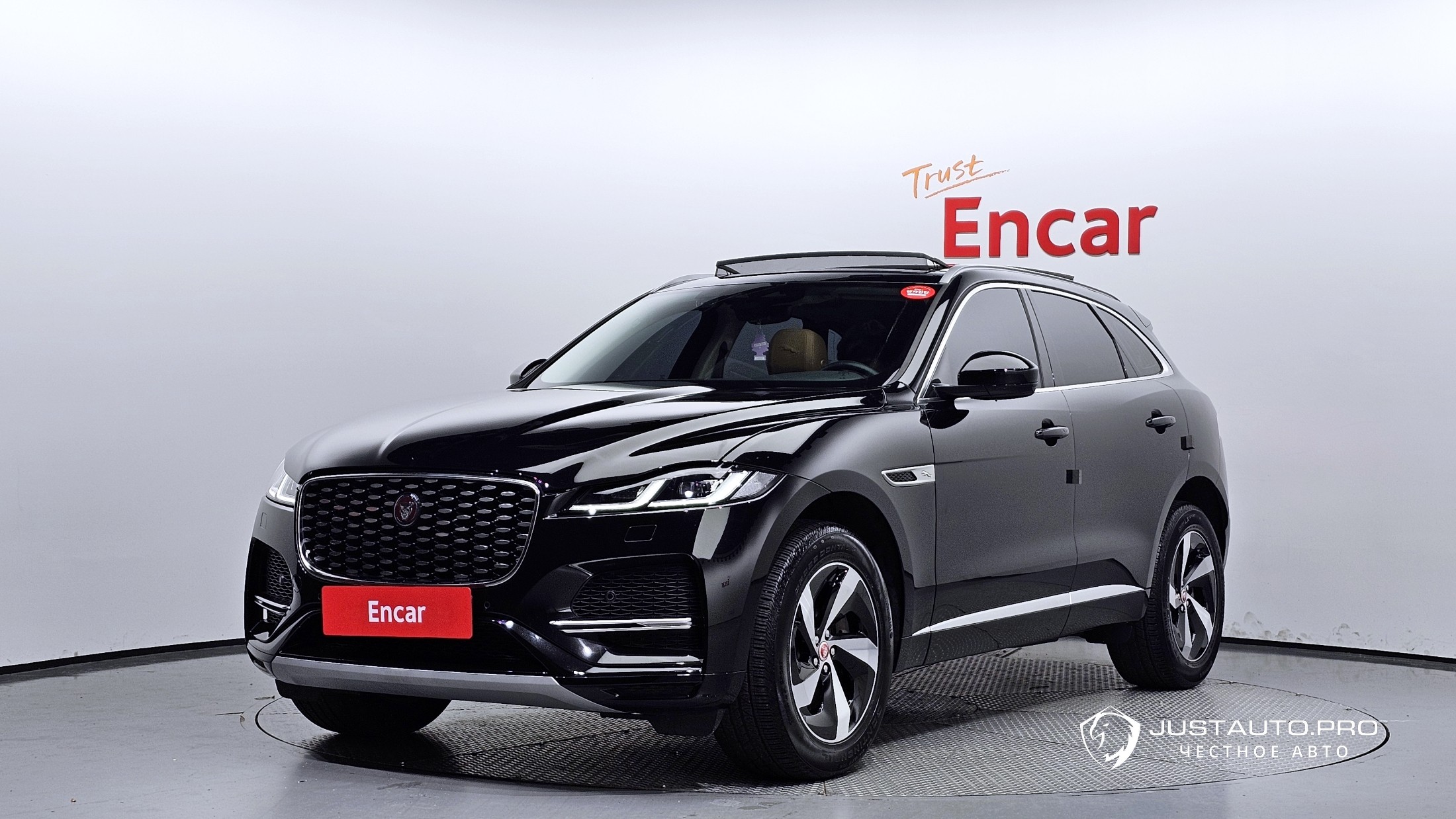 Автомобиль Jaguar F-PACE