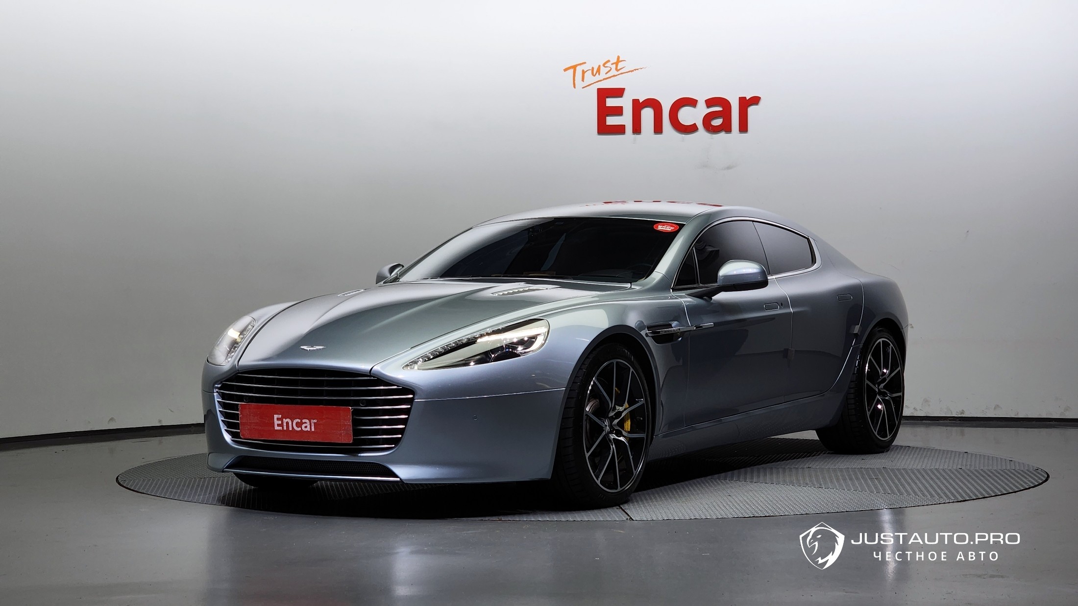 Автомобиль Astonmartin Rapide
