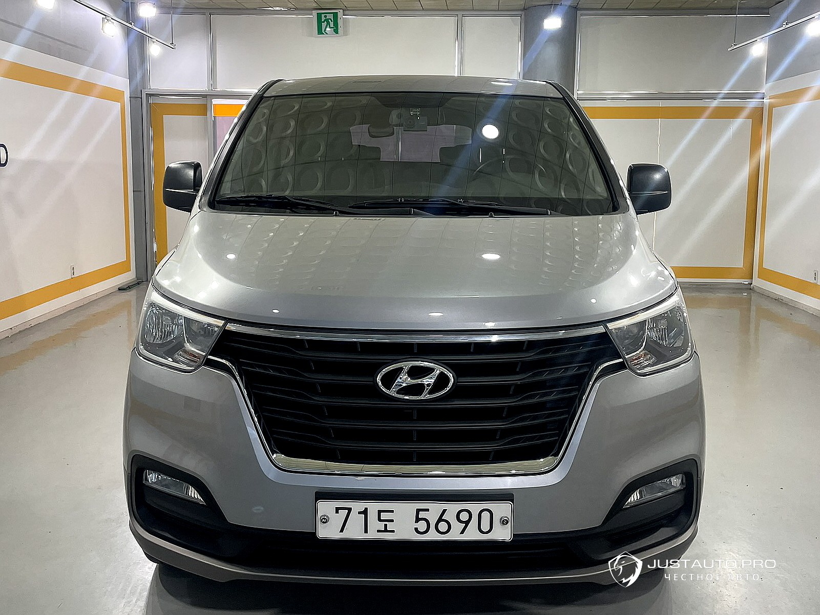 Автомобиль Hyundai Starex