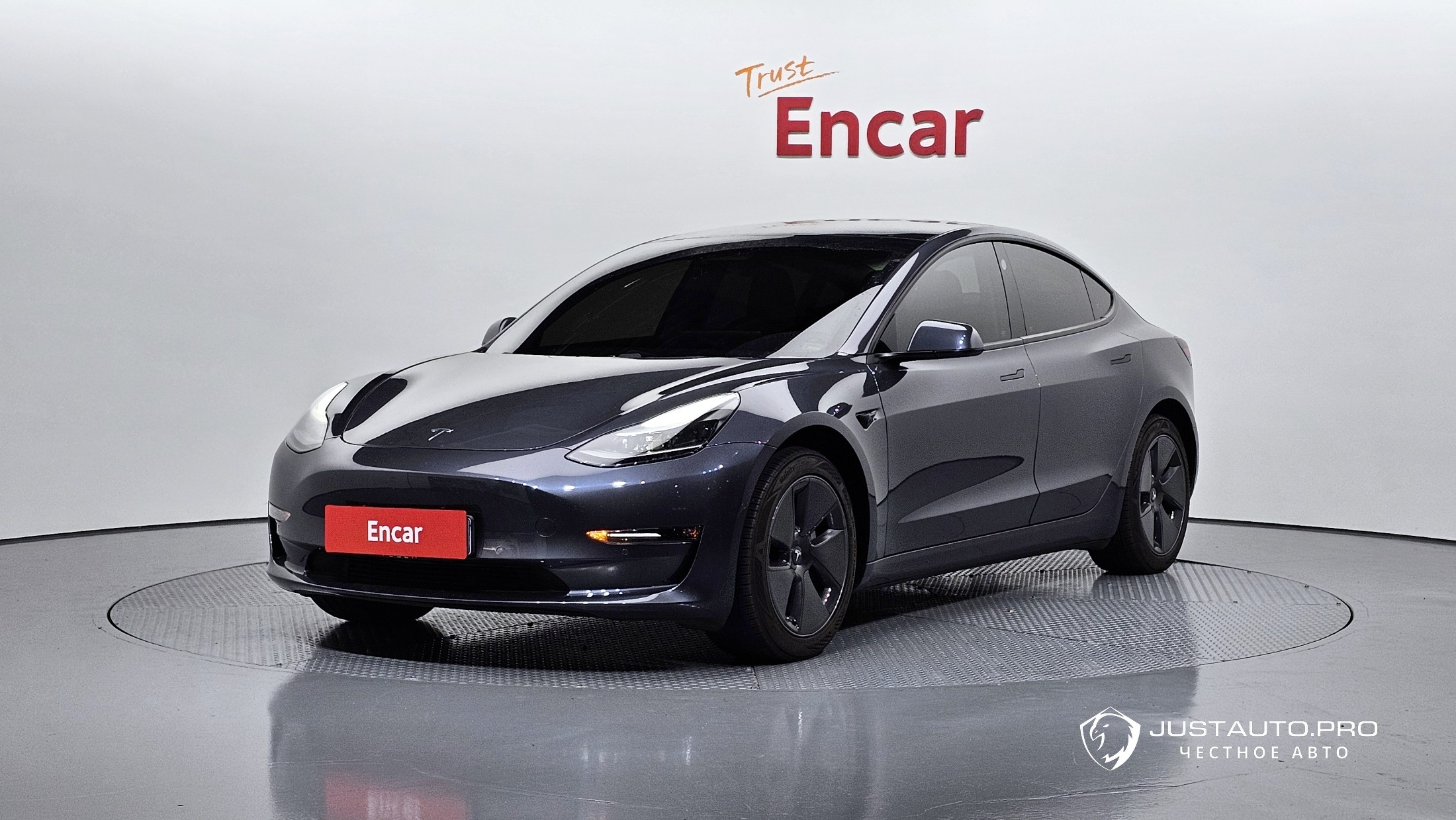 Автомобиль Tesla Model 3