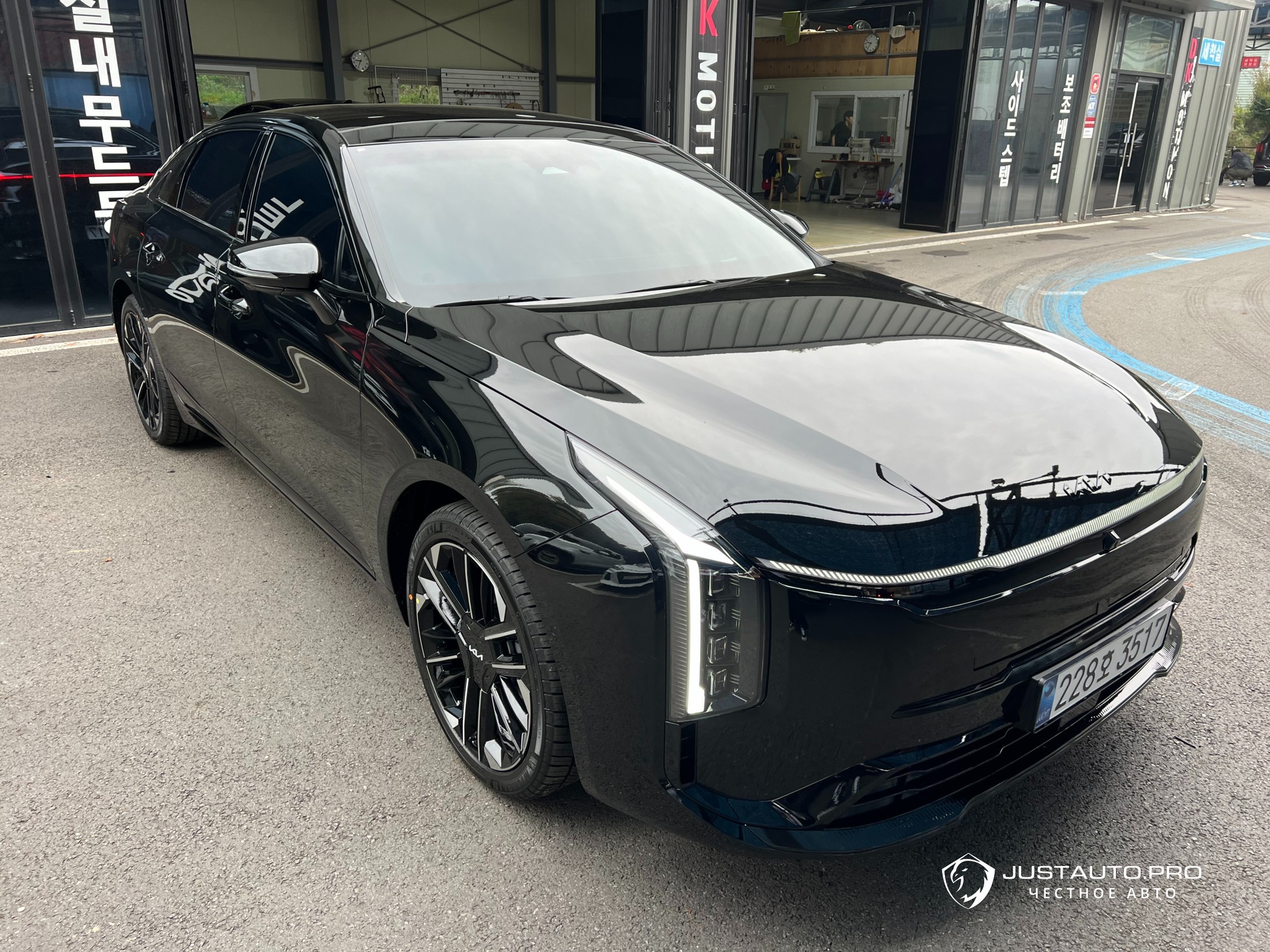 Автомобиль Kia K8