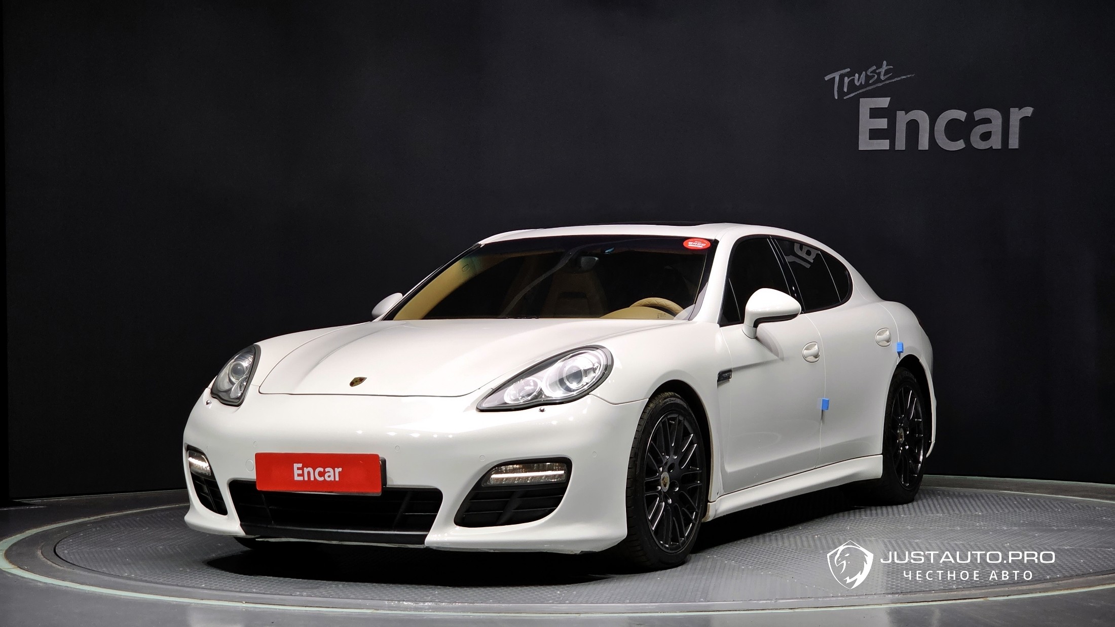 Автомобиль Porsche Panamera