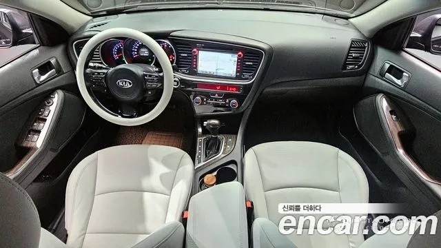 Автомобиль Kia K5