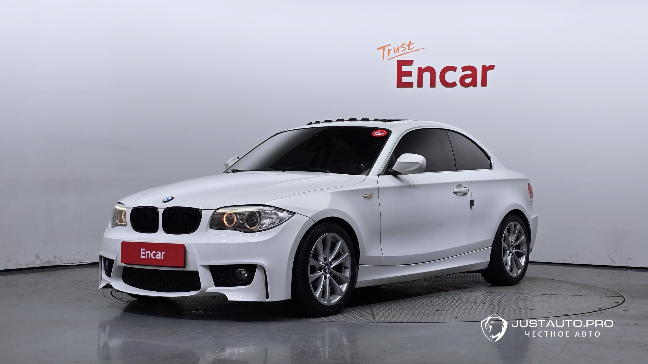 Автомобиль BMW 1-Series