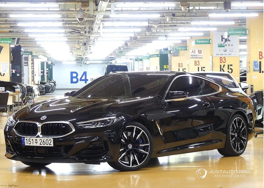 Автомобиль BMW 8-Series