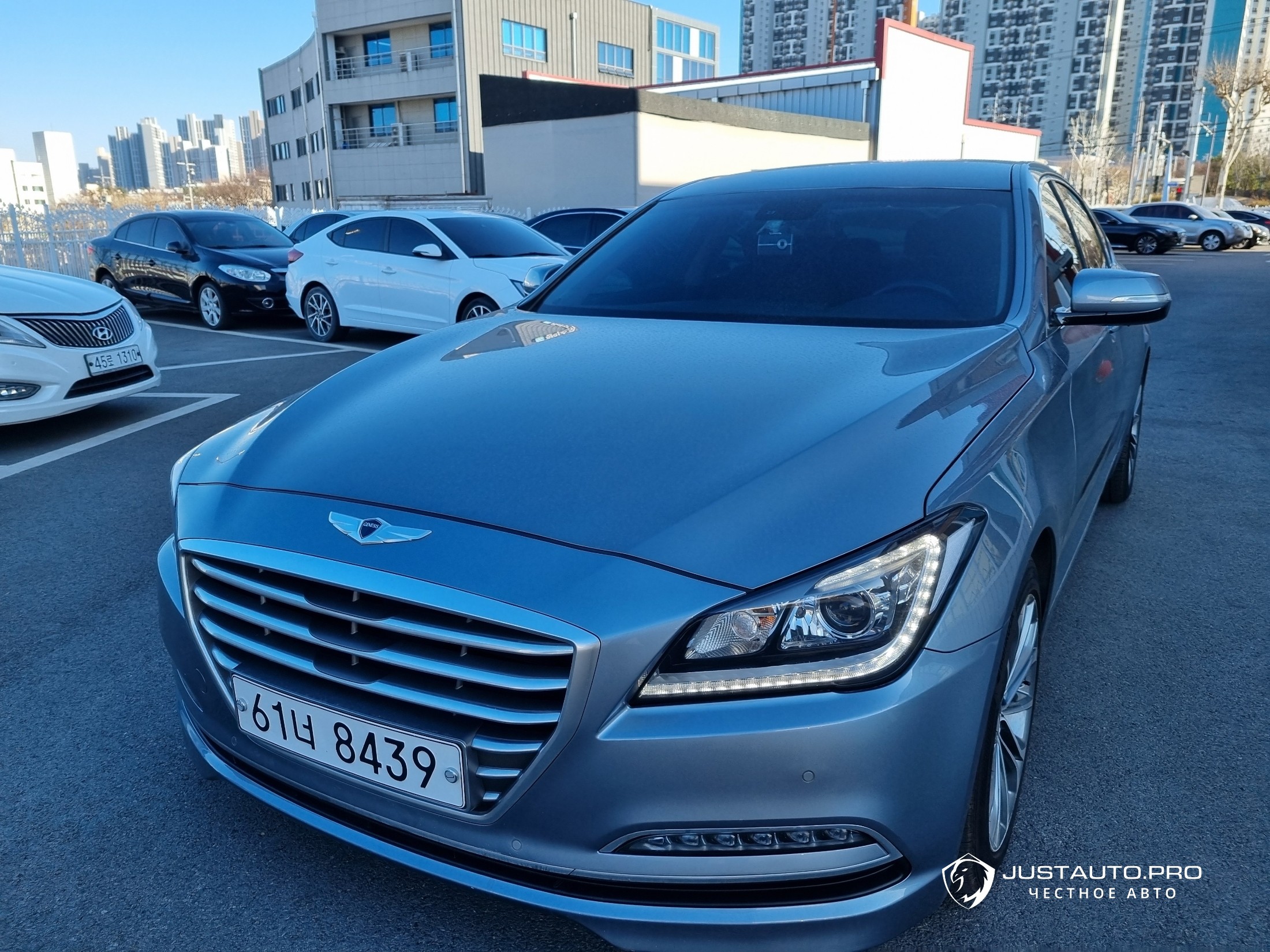 Автомобиль Hyundai Genesis