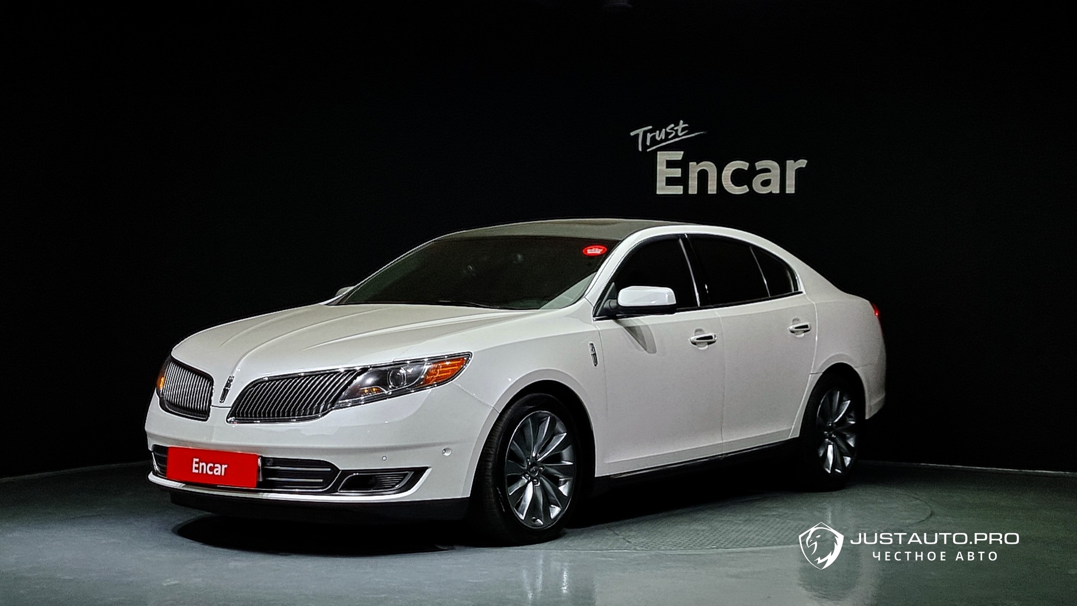 Автомобиль Lincoln MKS