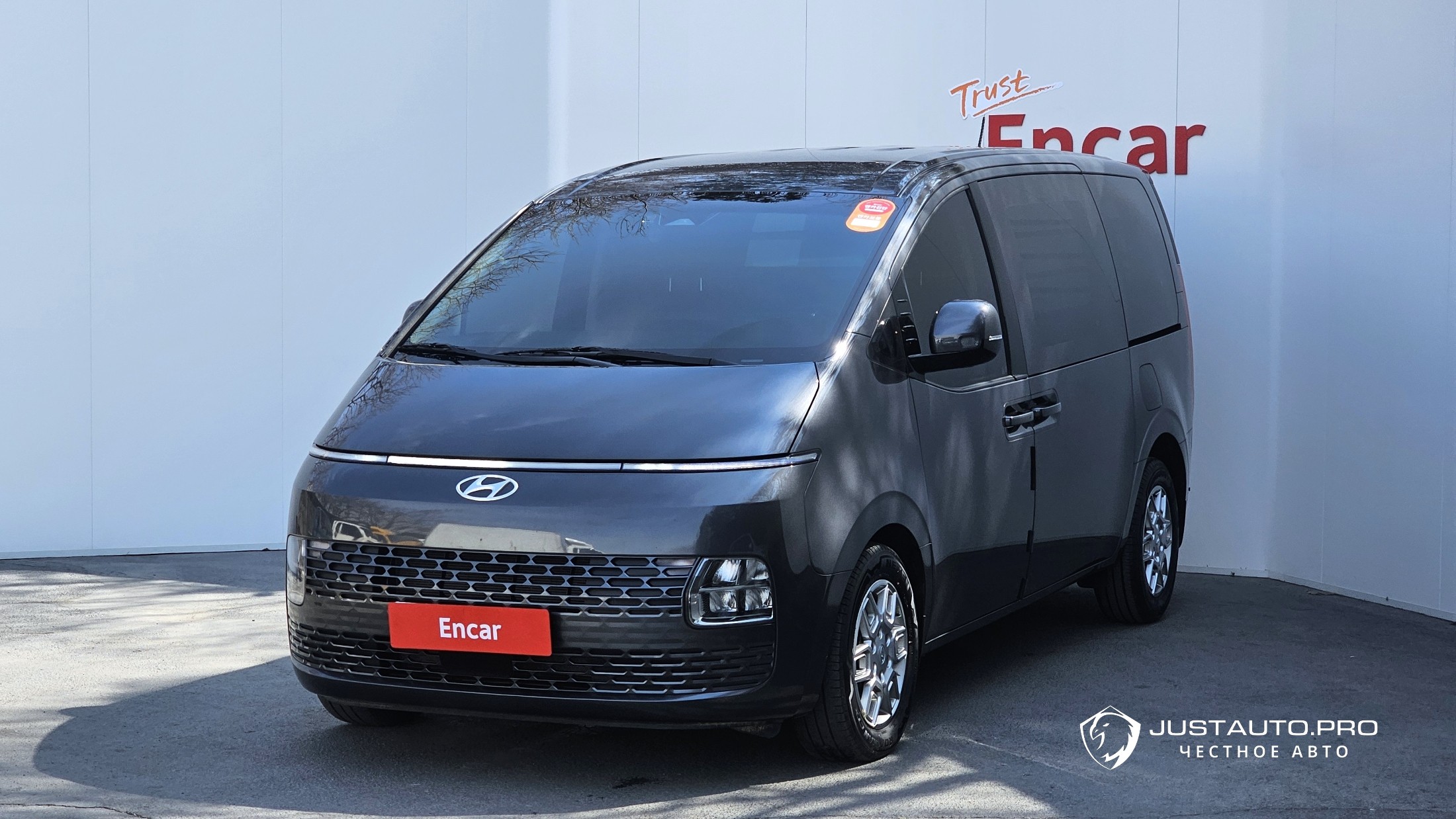 Автомобиль Hyundai Staria