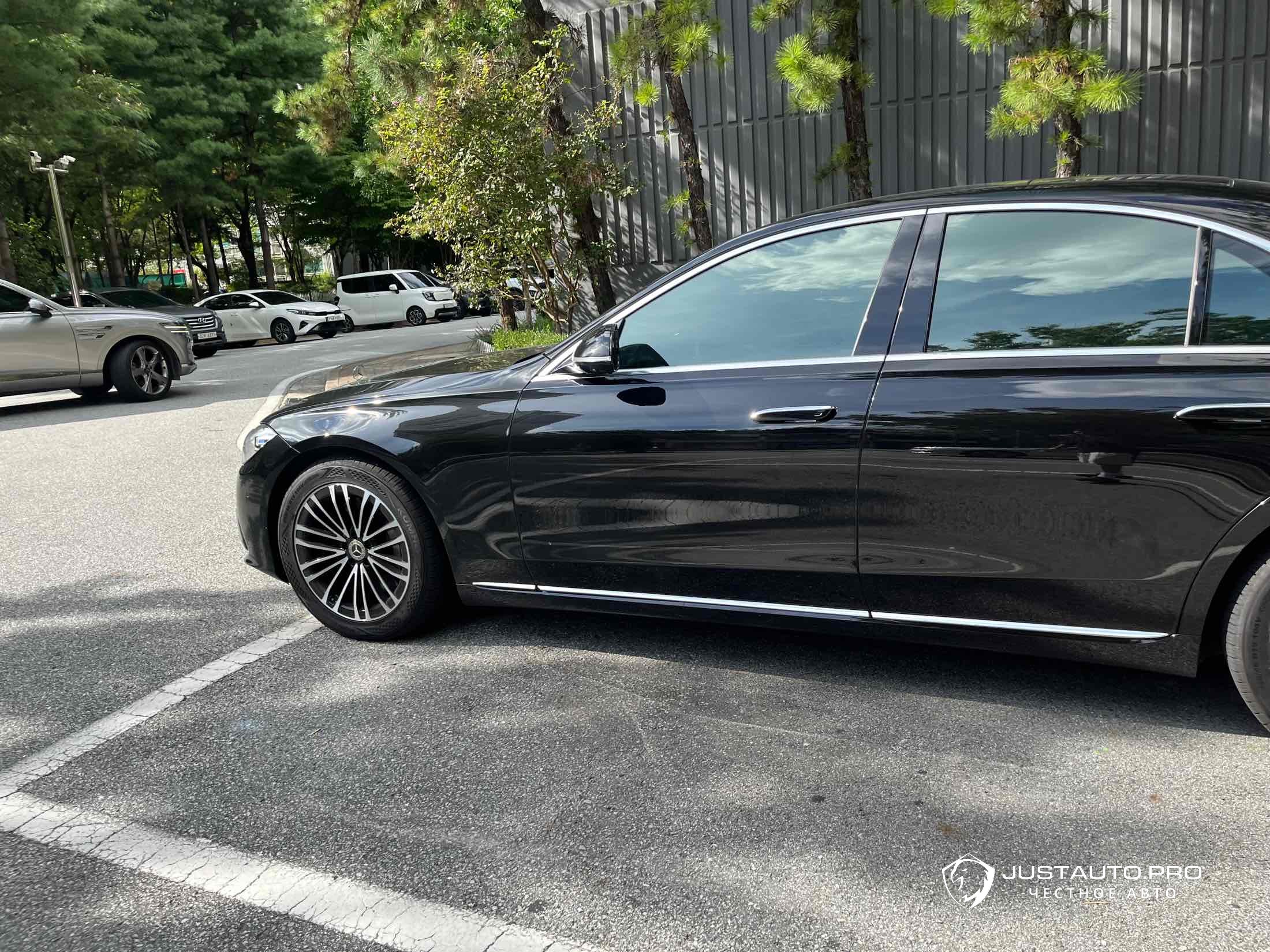 Автомобиль Mercedes-Benz S-Class