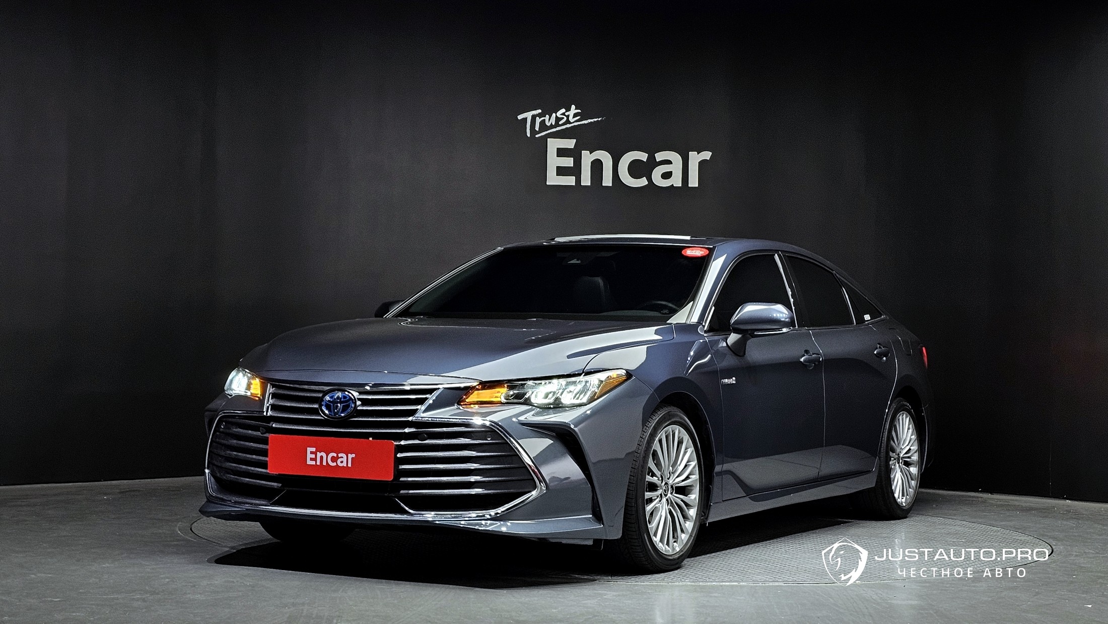 Автомобиль Toyota Avalon